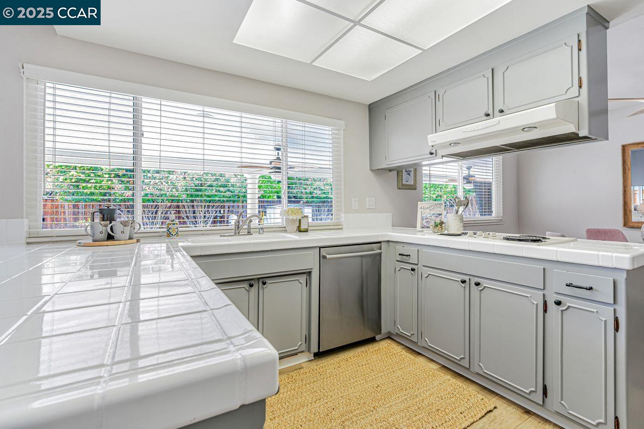 Concord, California, 94521, United States, 3 Bedrooms Bedrooms, ,2 BathroomsBathrooms,Residential,For Sale,1902059