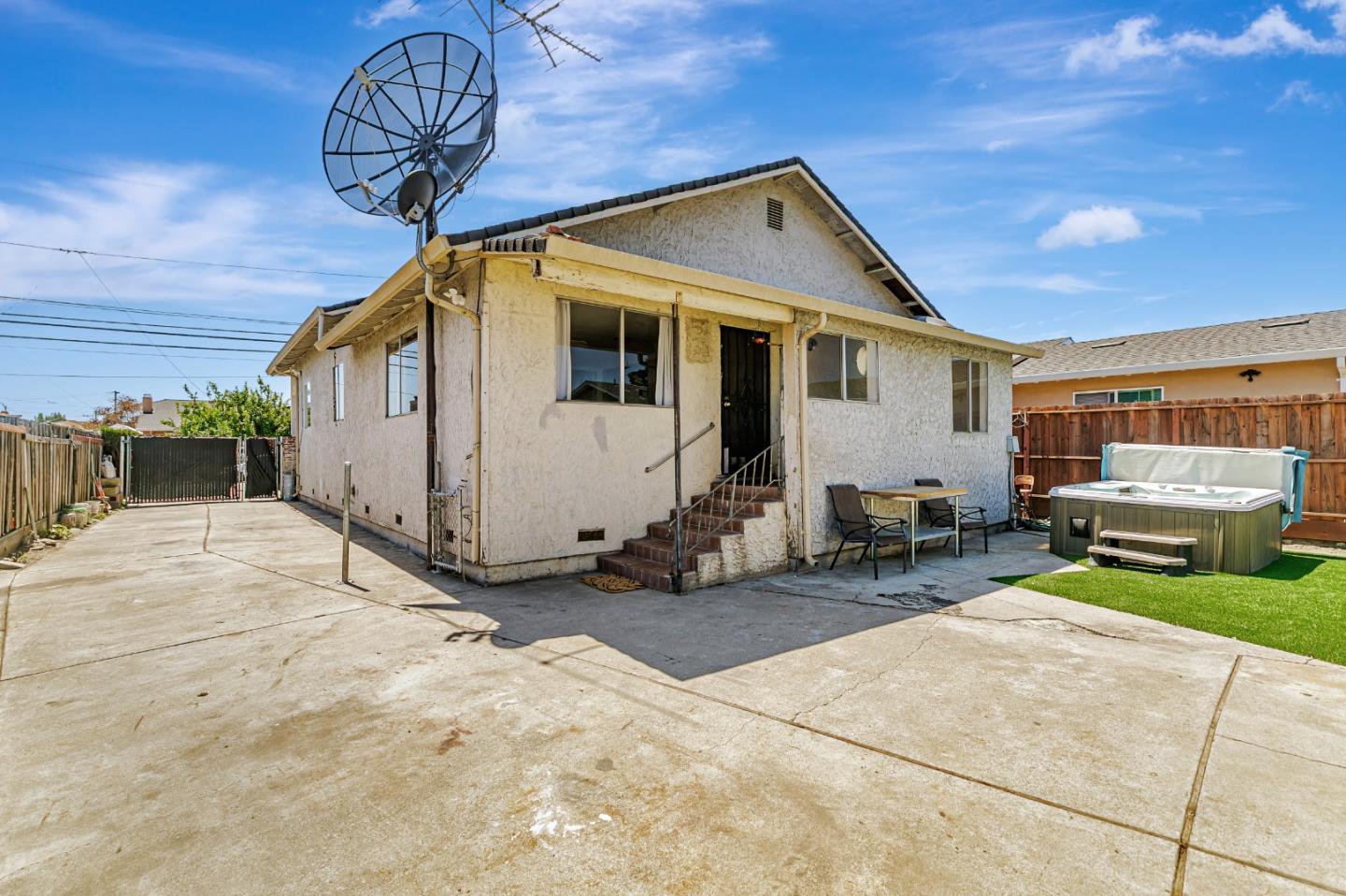 San Jose, California, 95116, United States, 3 Bedrooms Bedrooms, ,2 BathroomsBathrooms,Residential,For Sale,1903295