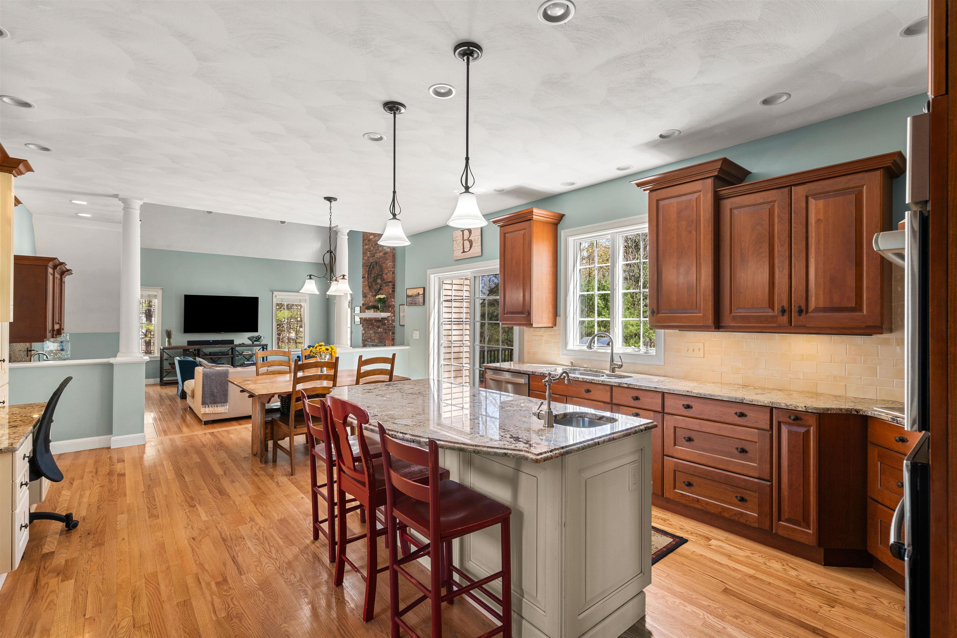 Hollis, New Hampshire, 03049, United States, 4 Bedrooms Bedrooms, ,3 BathroomsBathrooms,Residential,For Sale,1883296