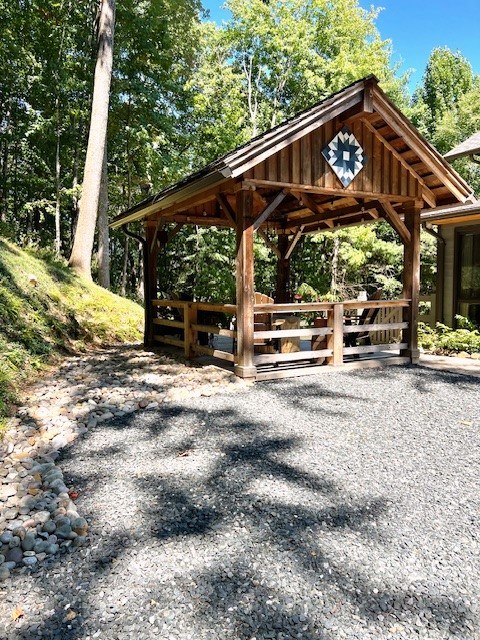 West Jefferson, North Carolina, 28694, United States, 2 Bedrooms Bedrooms, ,2 BathroomsBathrooms,Residential,For Sale,1986104