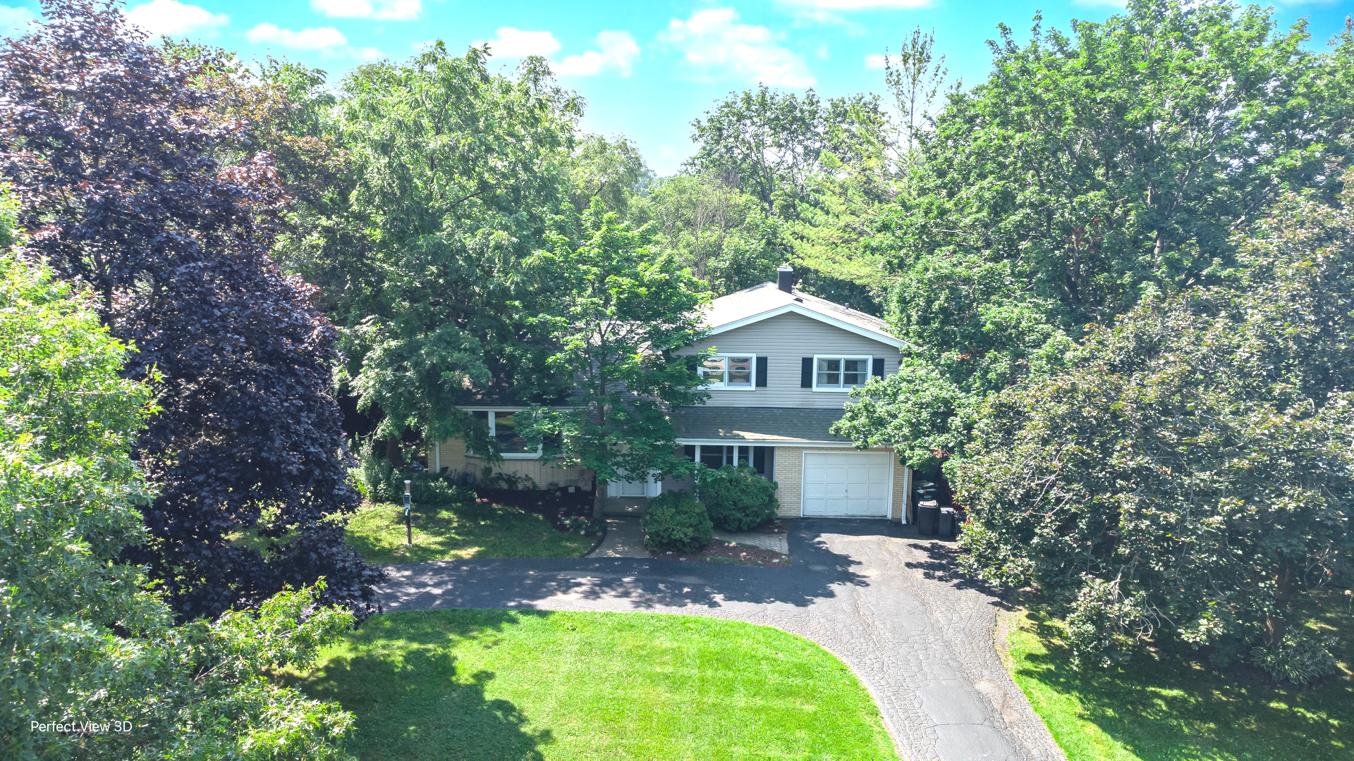 Libertyville, Illinois, 60048, United States, 3 Bedrooms Bedrooms, ,2 BathroomsBathrooms,Residential,For Sale,1899711