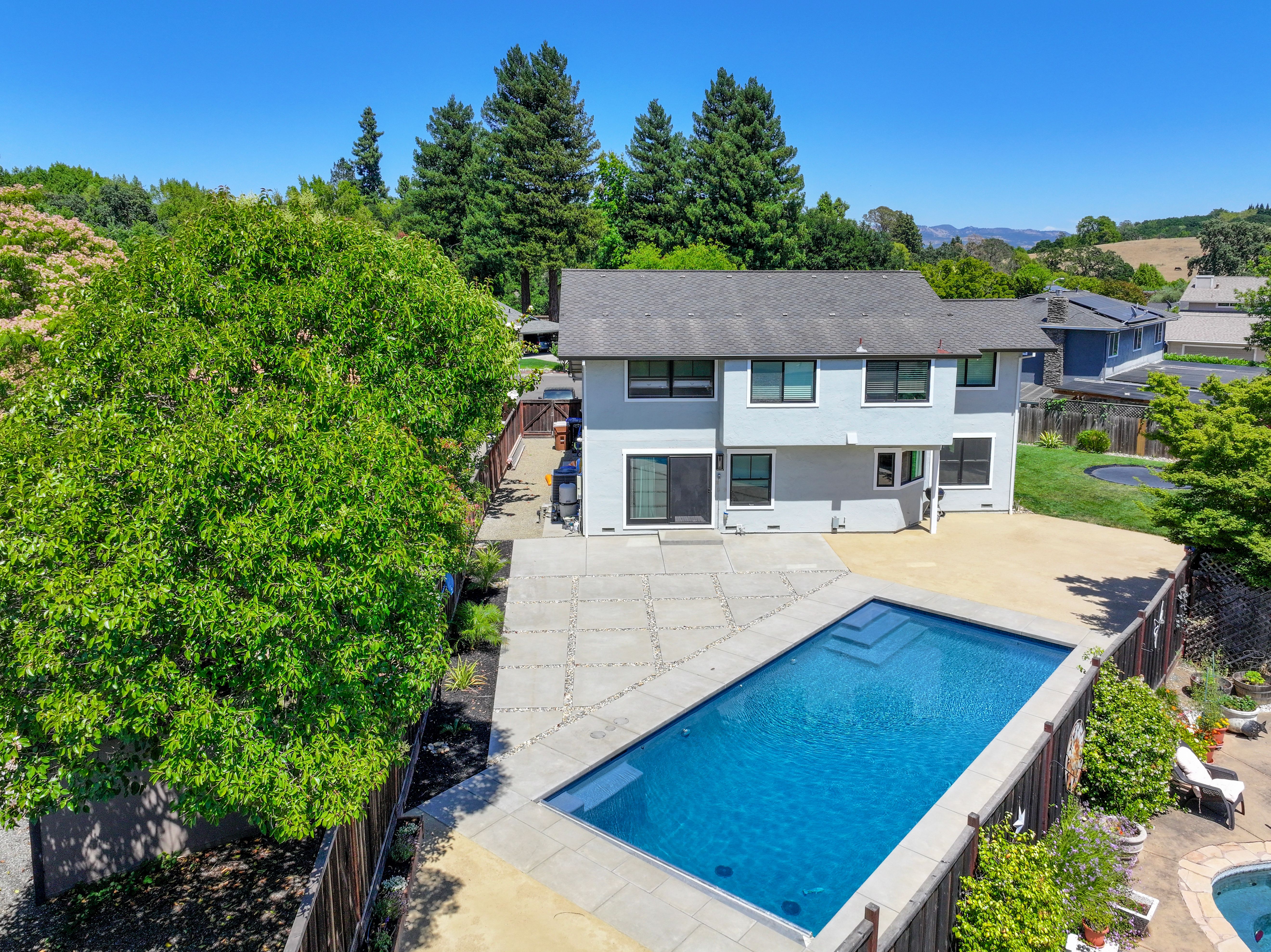  Modern Farm-Style Browns Valley Home - 物件實景