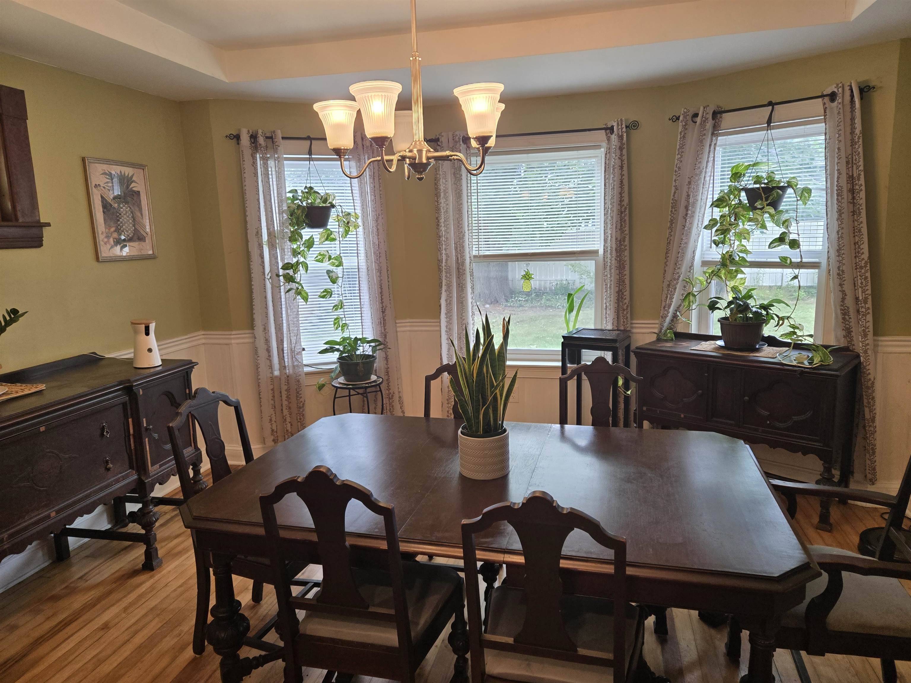 Manchester, New Hampshire, 03104, United States, 3 Bedrooms Bedrooms, ,3 BathroomsBathrooms,Residential,For Sale,1896803