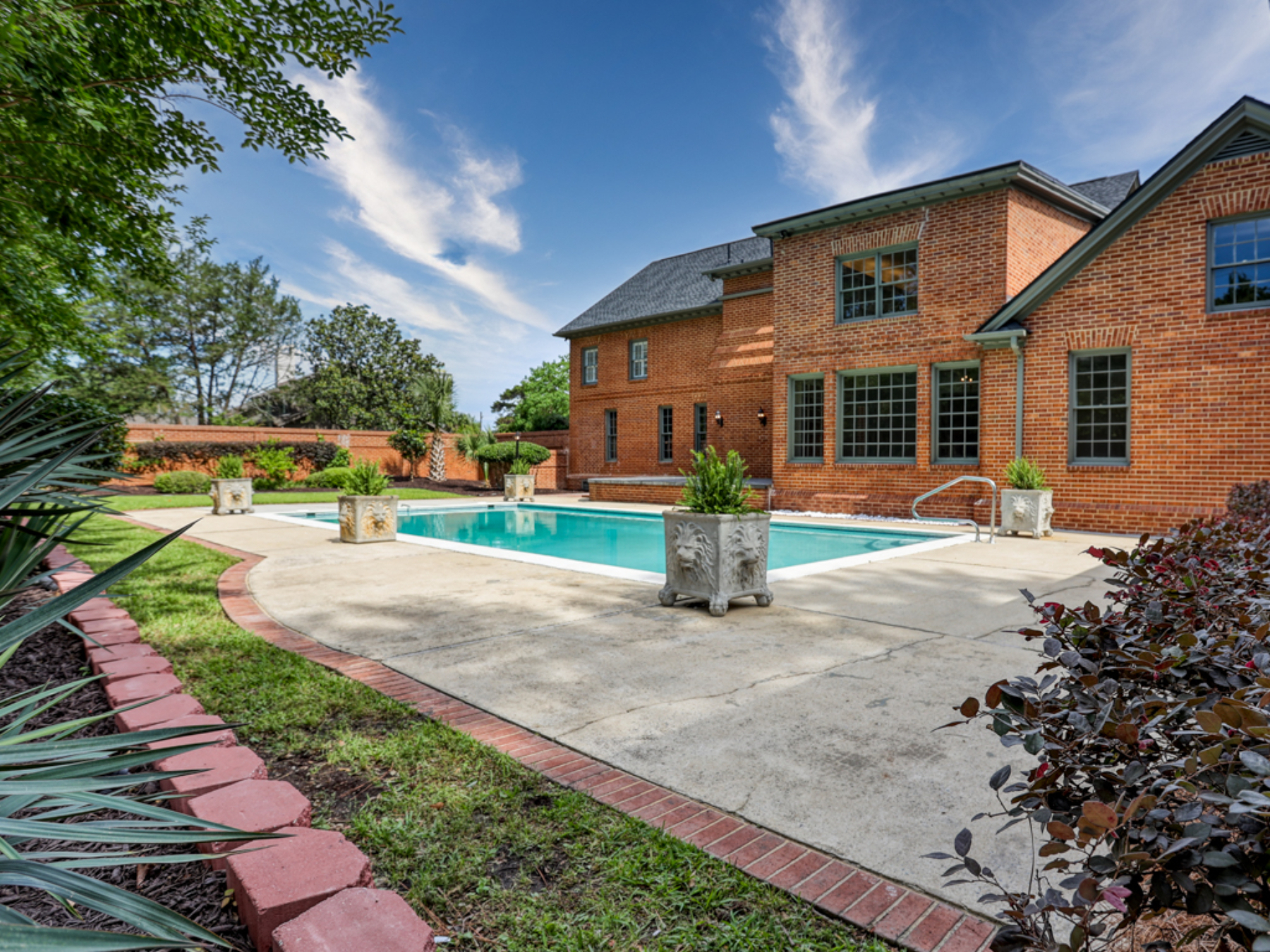  Grand Colonial Estate is Rare Find in the Heart of Midtown - 物件實景