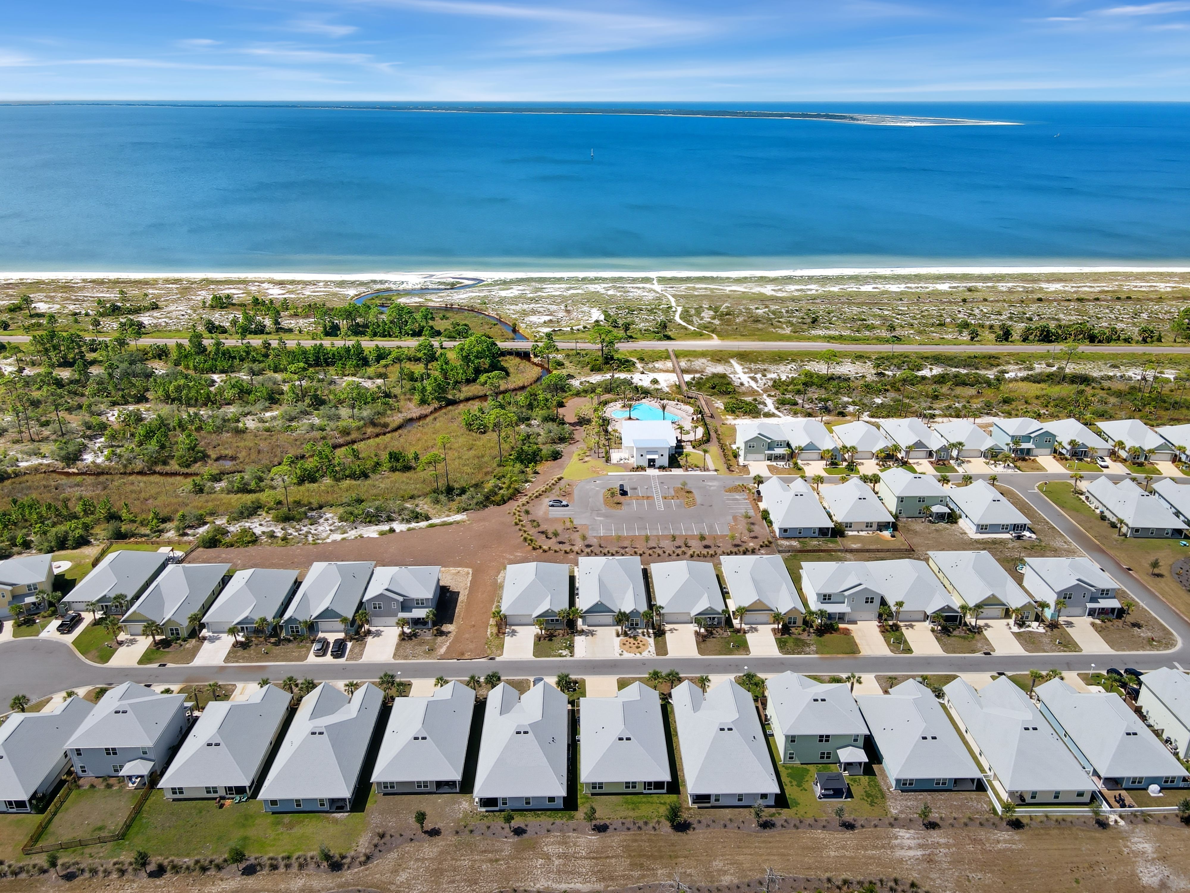  Coastal Retreat With Resort Amenities In WindMark Beach - 物件實景