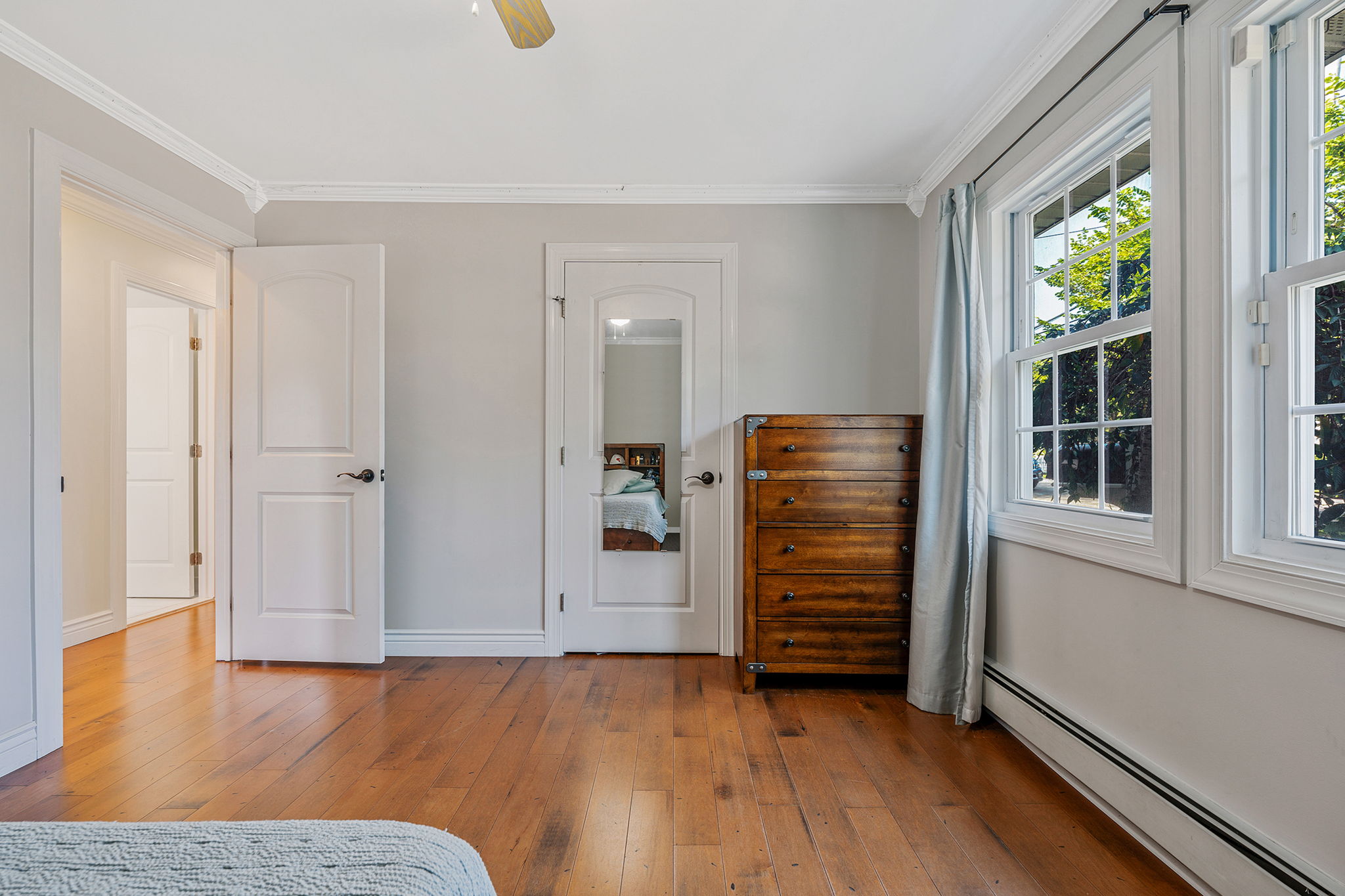 Babylon, New York, 11702, United States, 4 Bedrooms Bedrooms, ,2 BathroomsBathrooms,Residential,For Sale,1905620