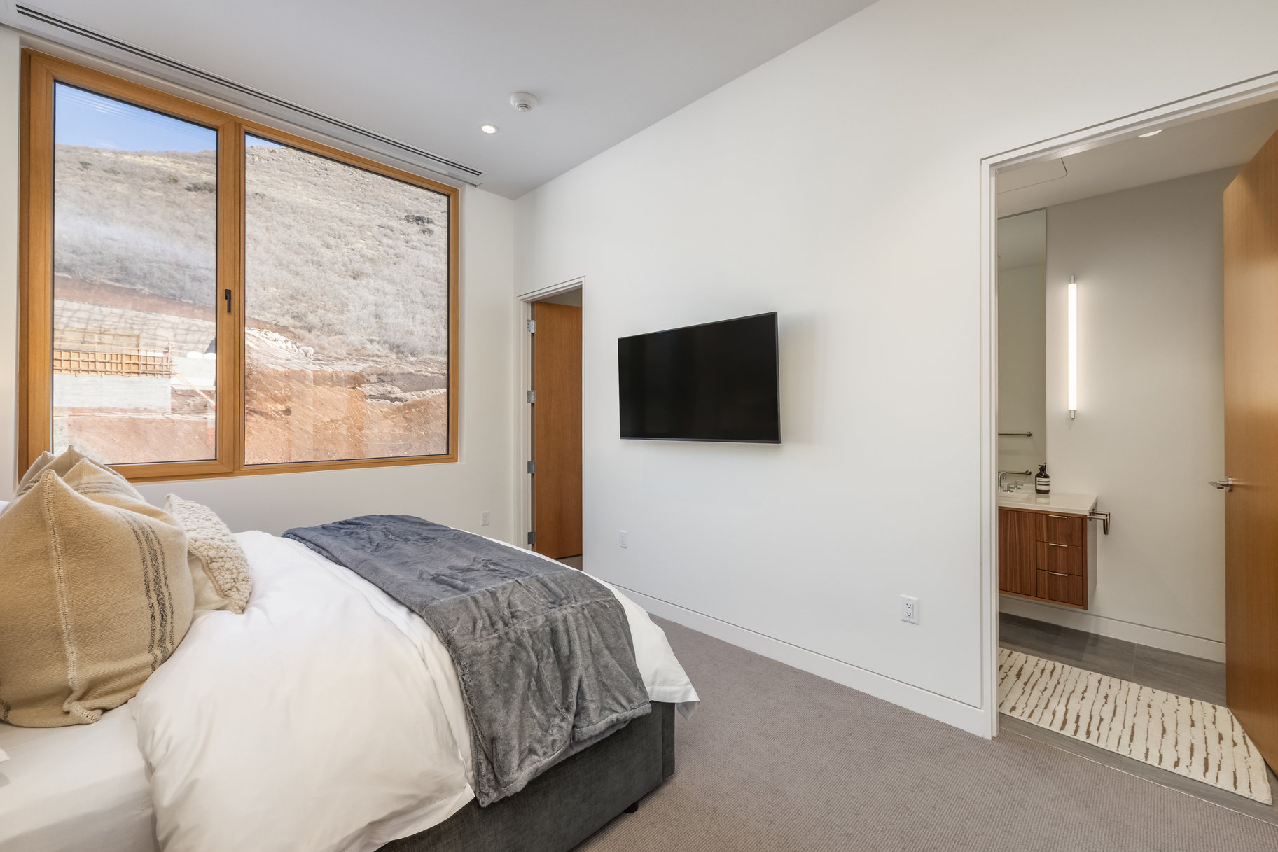 Furnished 5-bedroom Penthouse at Founder