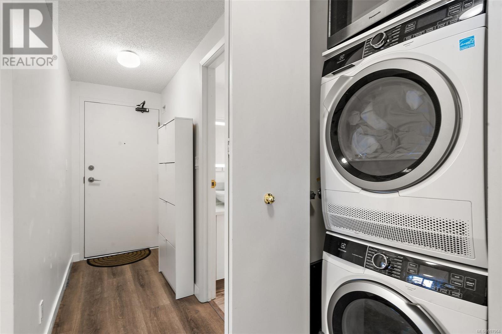 VICTORIA, British Columbia, V9A 7G7, CA, 2 Bedrooms Bedrooms, ,1 BathroomBathrooms,Residential,For Sale,1950570