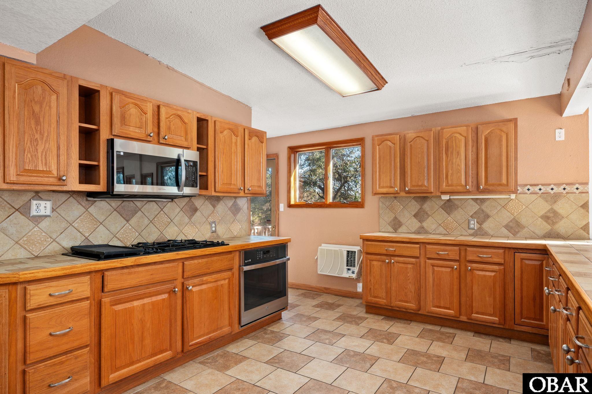 Kill Devil Hills, North Carolina, 27948, United States, 3 Bedrooms Bedrooms, ,2 BathroomsBathrooms,Residential,For Sale,1914068