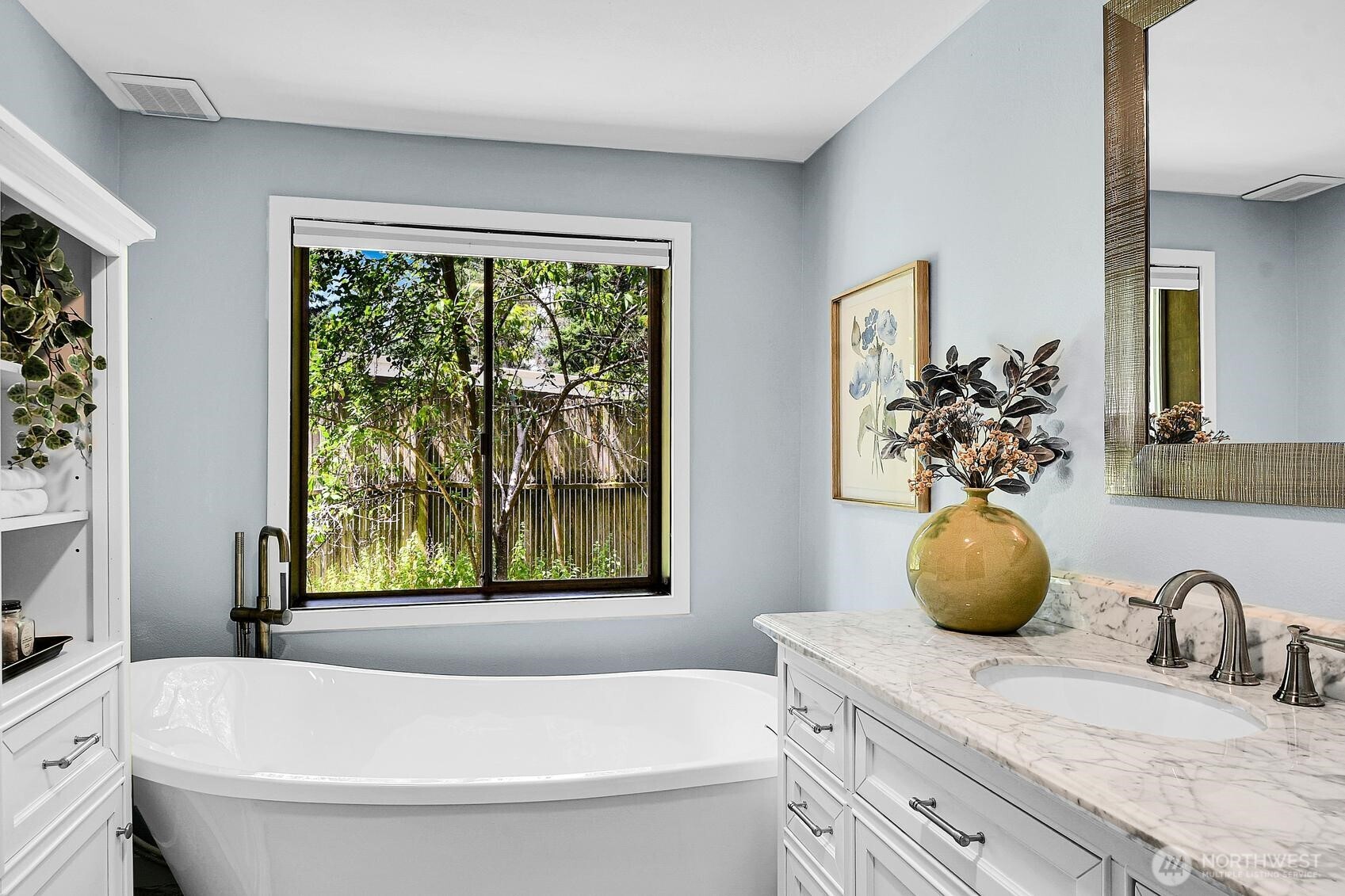 Lake Forest Park, Washington, 98155, United States, 4 Bedrooms Bedrooms, ,1 BathroomBathrooms,Residential,For Sale,1896629
