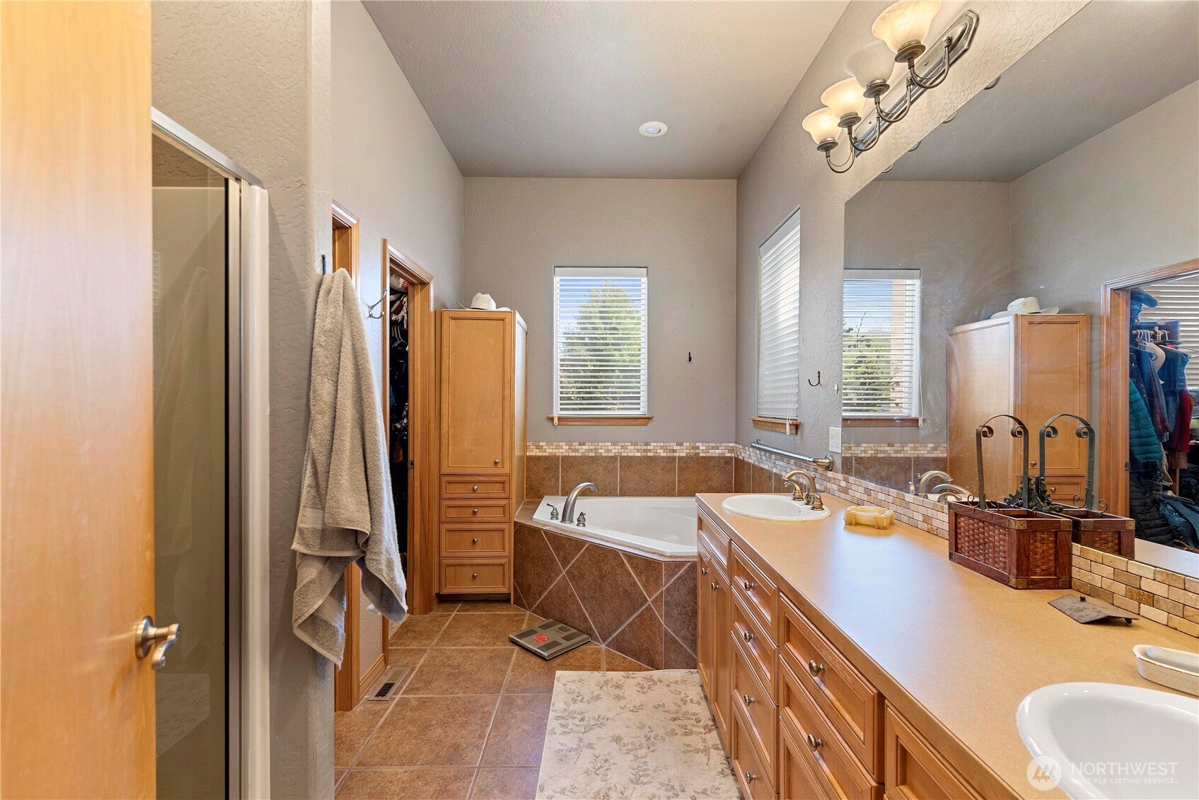 East Wenatchee, Washington, 98802, United States, 3 Bedrooms Bedrooms, ,3 BathroomsBathrooms,Residential,For Sale,1805668