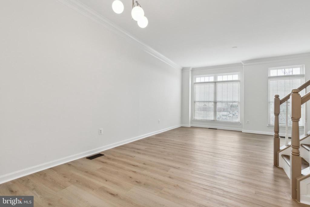 Chantilly, Virginia, 20152, United States, 3 Bedrooms Bedrooms, ,4 BathroomsBathrooms,Residential,For Sale,1942901