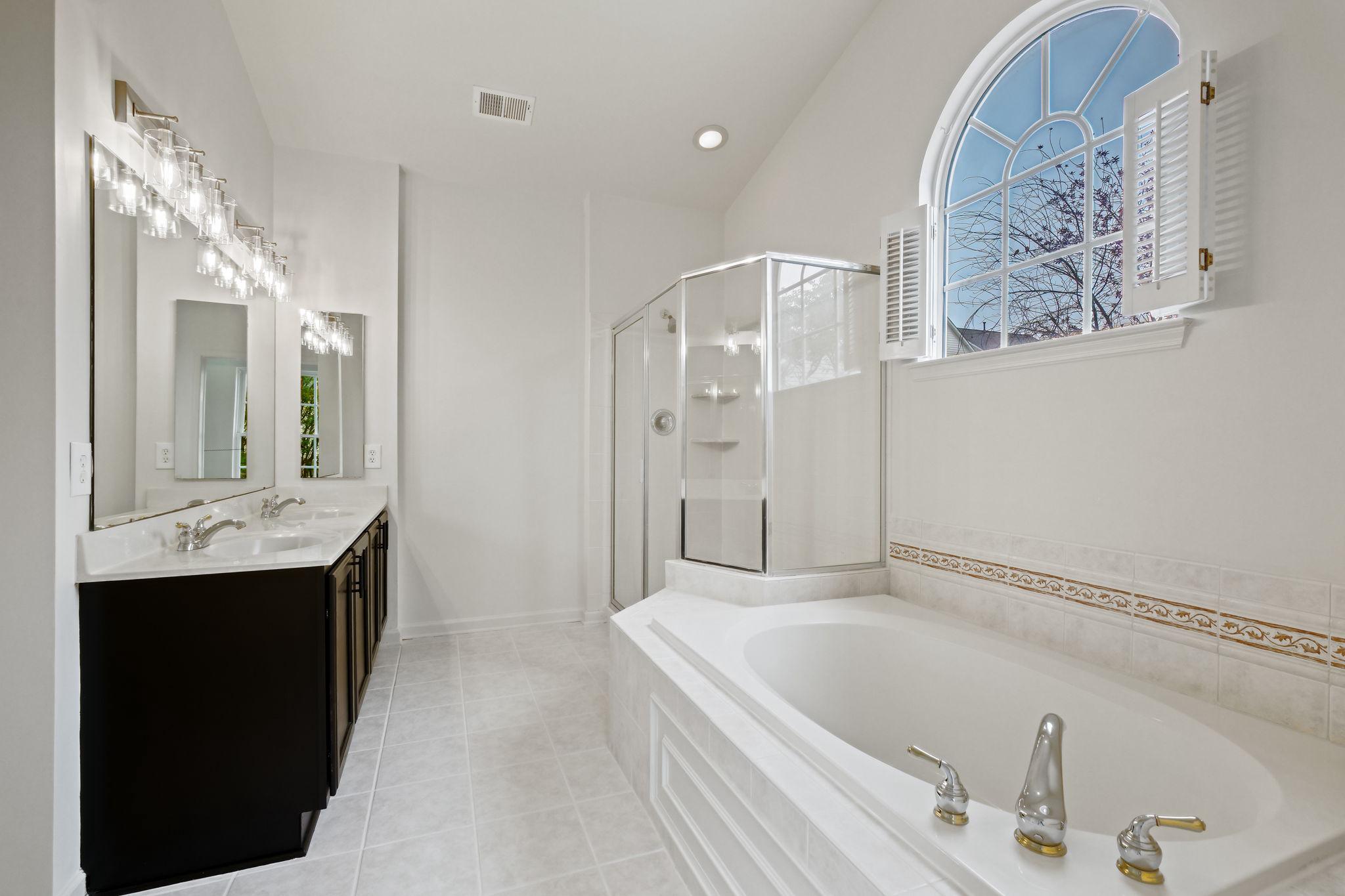  845 Lake Varuna Drive, Gaithersburg, MD, 20878 - 物件實景
