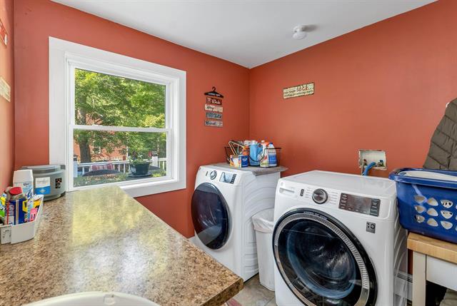 Deerfield, New Hampshire, 03037, United States, 4 Bedrooms Bedrooms, ,1 BathroomBathrooms,Residential,For Sale,1902997