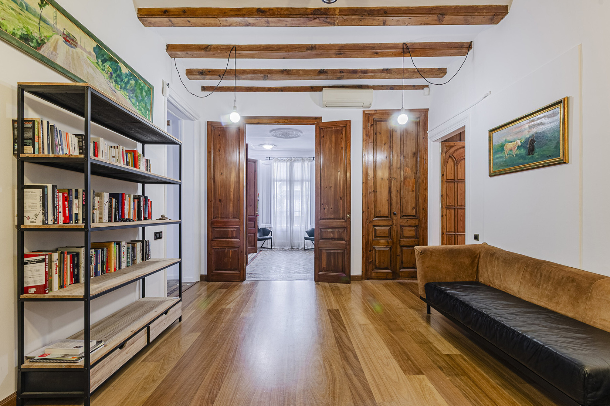  Large apartment with its own style in the oldest part of Barcelona - 物件實景