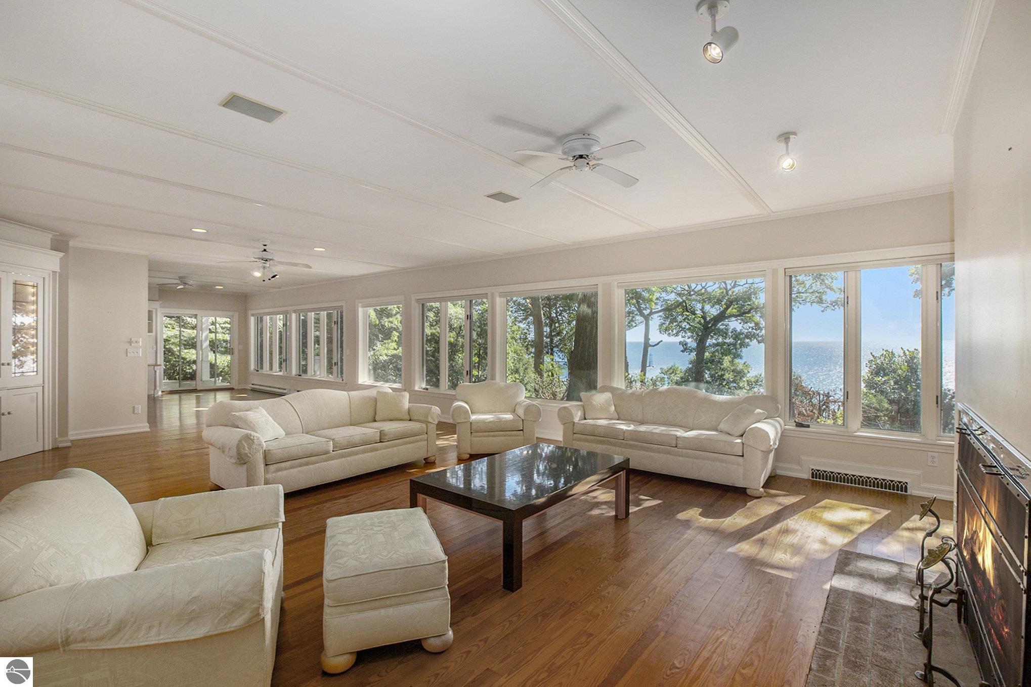 Frankfort, Michigan, 49635-9746, United States, 7 Bedrooms Bedrooms, ,5 BathroomsBathrooms,Residential,For Sale,1975140