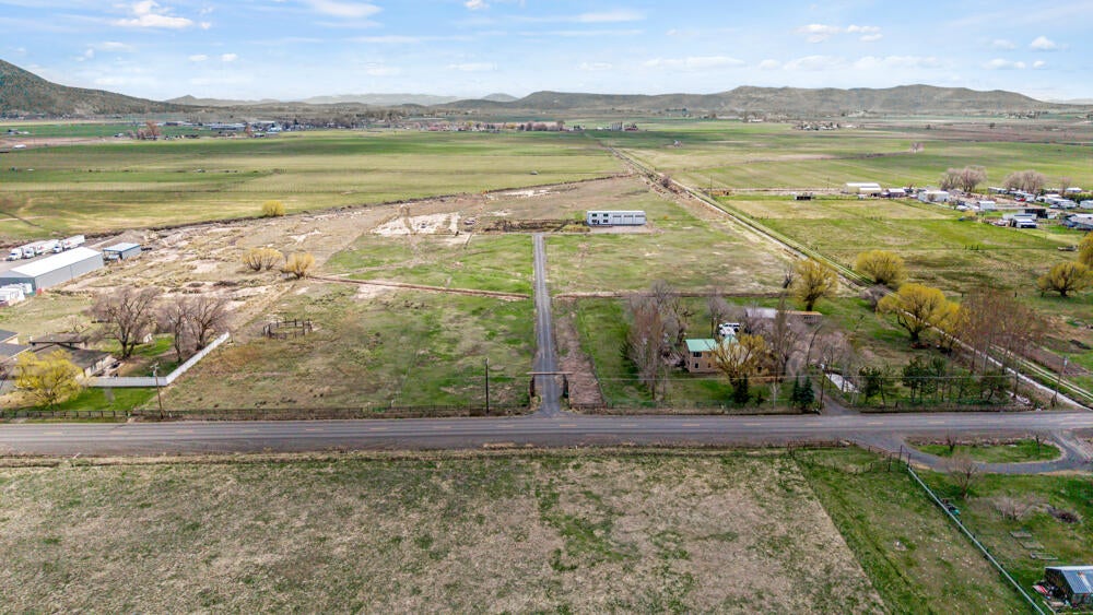 Klamath Falls, Oregon, 97603, United States, 3 Bedrooms Bedrooms, ,3 BathroomsBathrooms,Residential,For Sale,1878382
