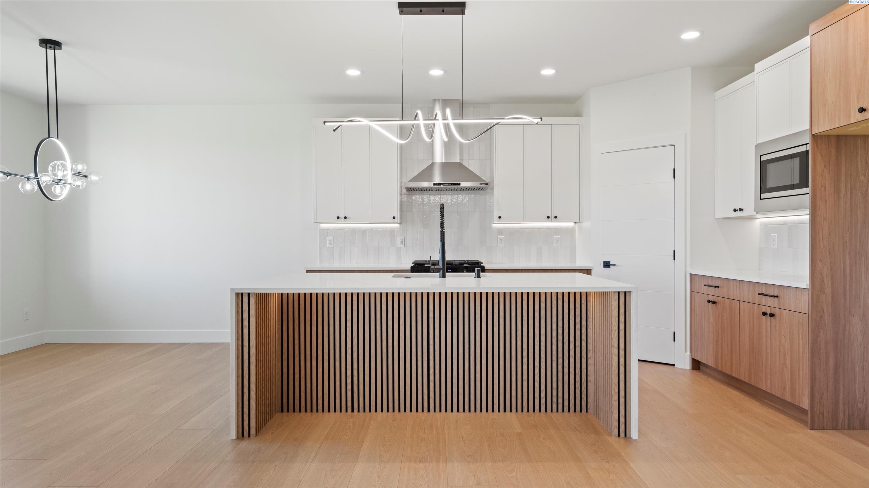 Richland, Washington, 99352, United States, 3 Bedrooms Bedrooms, ,2 BathroomsBathrooms,Residential,For Sale,2000656