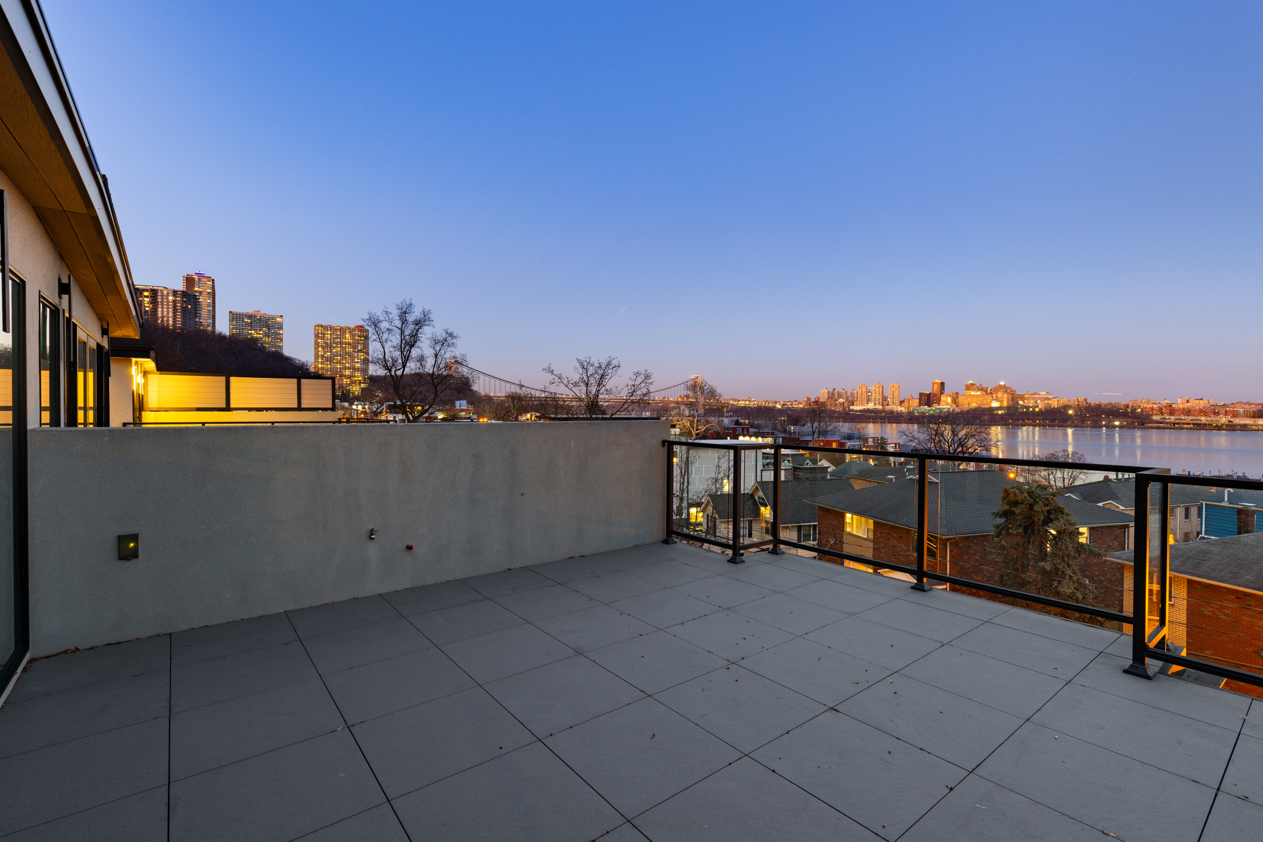  712 Undercliff Avenue, Edgewater, NJ, 07020 - 物件實景