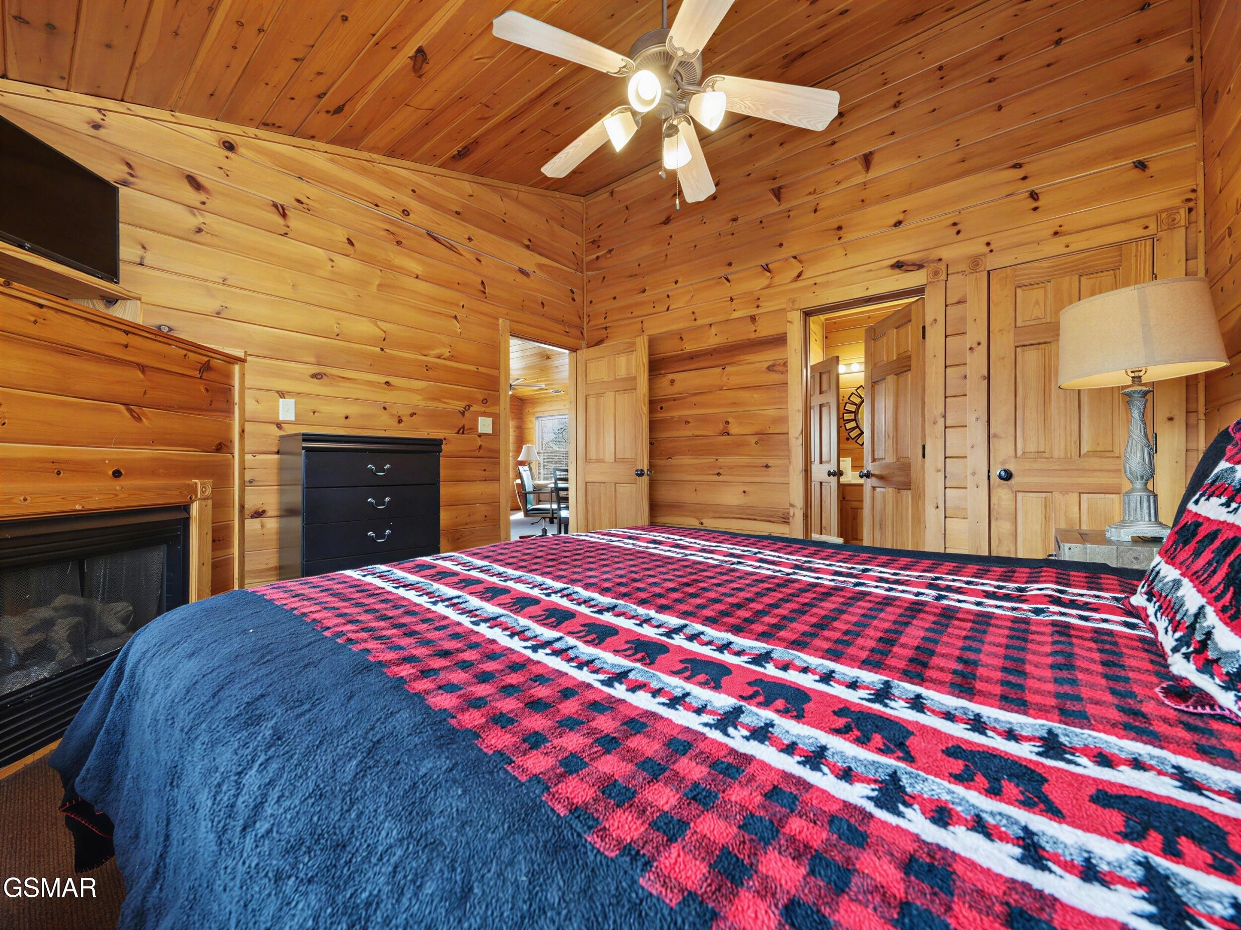 Gatlinburg, Tennessee, 37738, United States, 2 Bedrooms Bedrooms, ,3 BathroomsBathrooms,Residential,For Sale,2024380