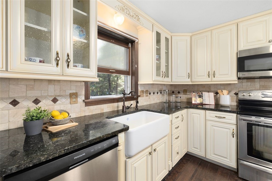 South Kingstown, Rhode Island, 02879, United States, 3 Bedrooms Bedrooms, ,2 BathroomsBathrooms,Residential,For Sale,1987683