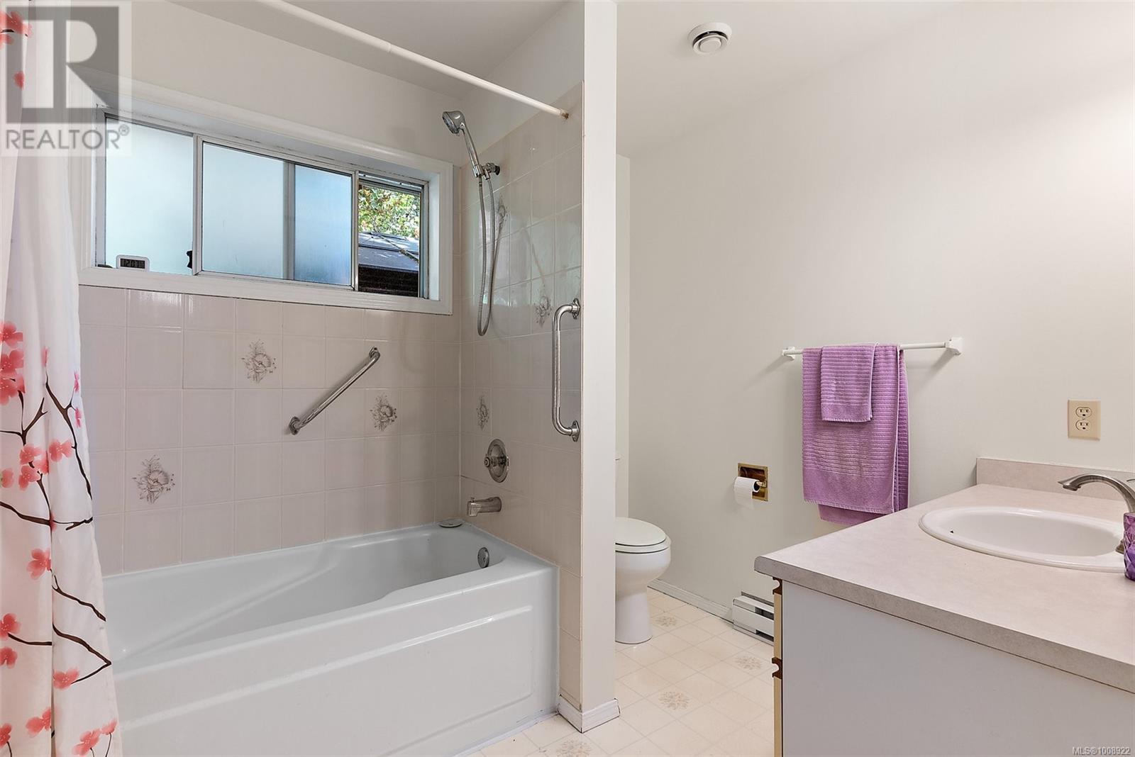 SAANICH, British Columbia, V8Z 3G7, CA, 3 Bedrooms Bedrooms, ,2 BathroomsBathrooms,Residential,For Sale,1949022