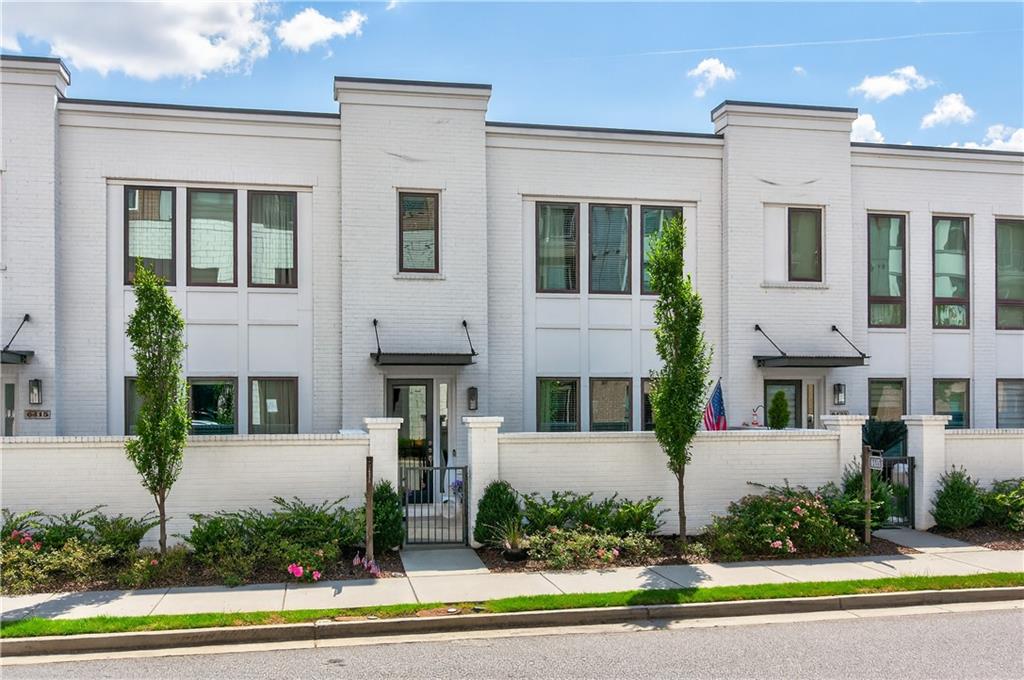 Alpharetta, Georgia, 30005, United States, 3 Bedrooms Bedrooms, ,4 BathroomsBathrooms,Residential,For Sale,1975008