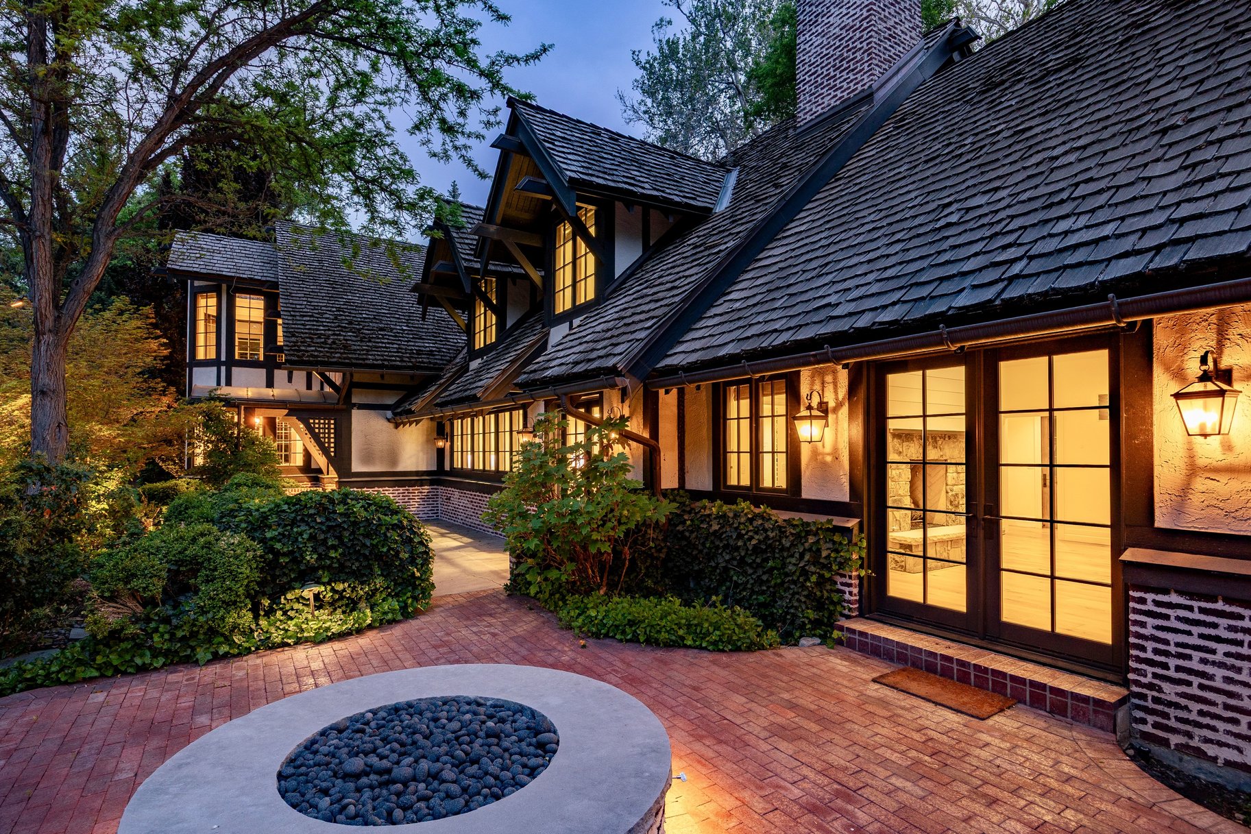  Stunning Tudor Estate in Premier Walker Lane Neighborhood - 物件實景