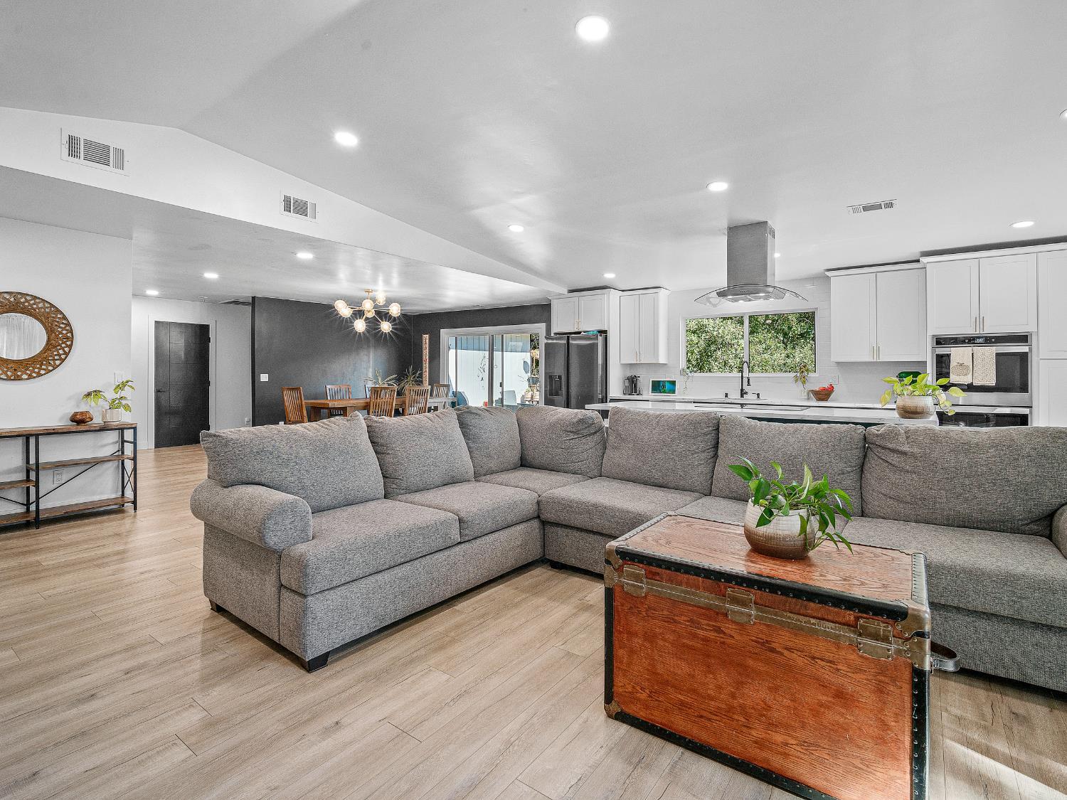 Shingle Springs, California, 95682, United States, 4 Bedrooms Bedrooms, ,3 BathroomsBathrooms,Residential,For Sale,1982328