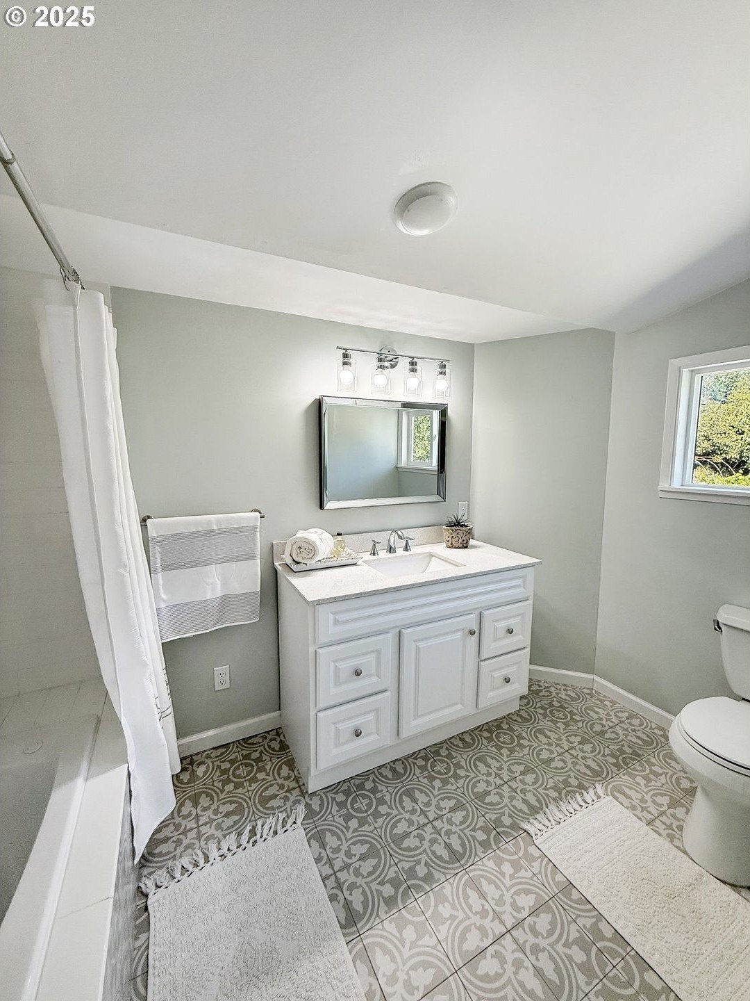 Brookings, Oregon, 97415, United States, 3 Bedrooms Bedrooms, ,3 BathroomsBathrooms,Residential,For Sale,1937548