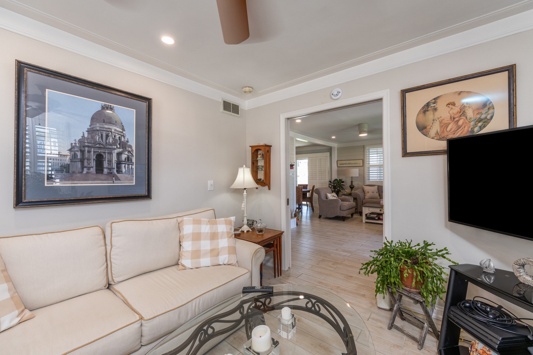  221N Belmont Drive - 物件實景