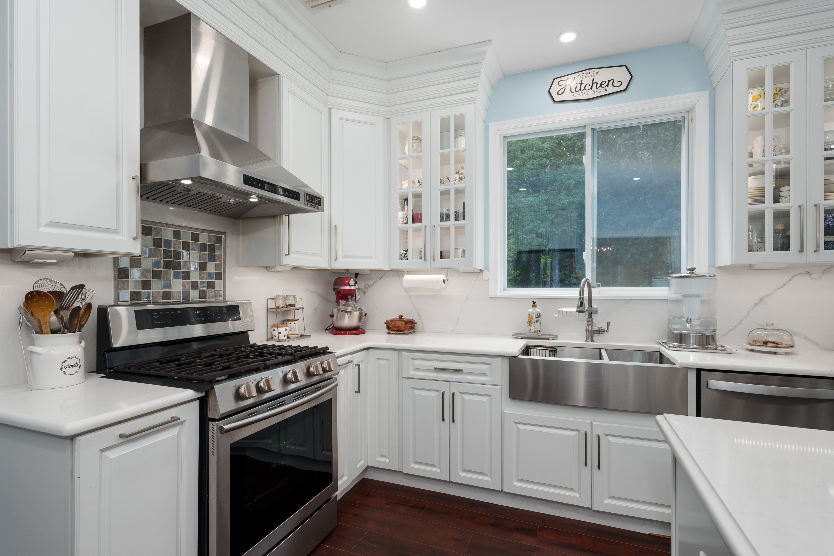  Bright Updated Kitchen, Bold New Bathrooms, Beautiful Setting - 物件實景