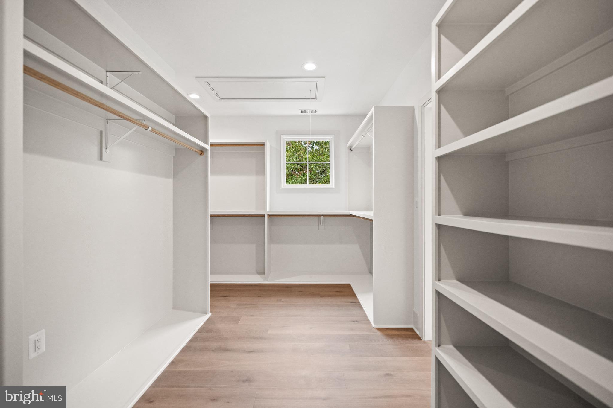 Arlington, Virginia, 22207, United States, 4 Bedrooms Bedrooms, ,5 BathroomsBathrooms,Residential,For Sale,1990203