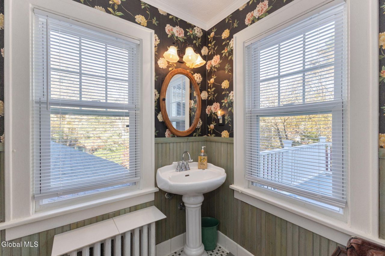 Niskayuna, New York, 12309, United States, 5 Bedrooms Bedrooms, ,3 BathroomsBathrooms,Residential,For Sale,1988361