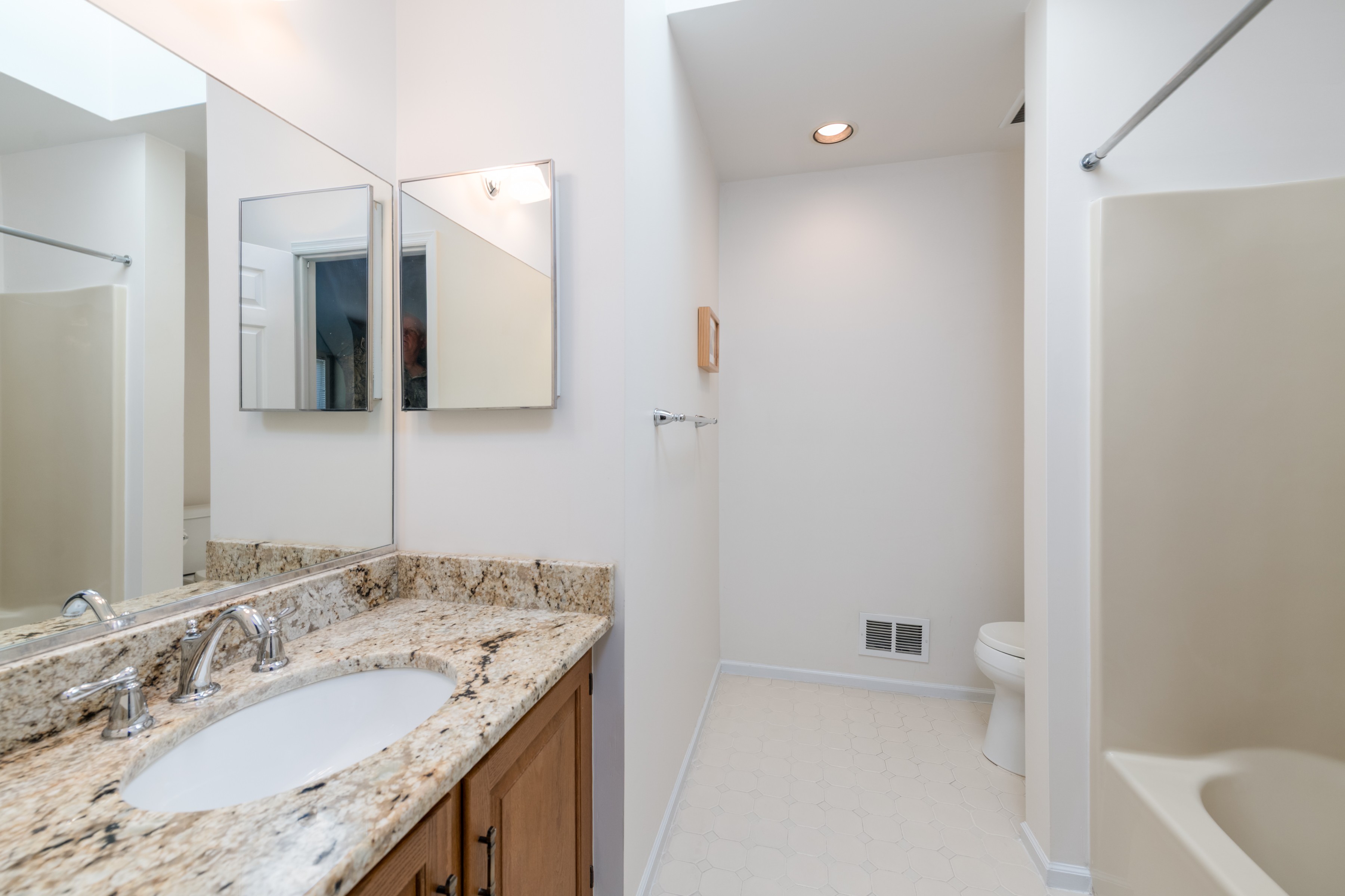  3-bedroom, 2.5-bath townhome in Little Silver - 物件實景