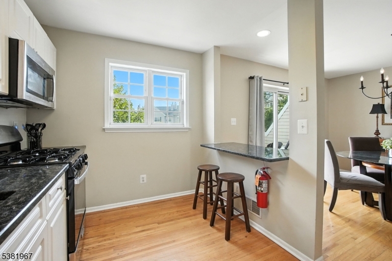 Berkeley Heights Twp., New Jersey, 07922, United States, 2 Bedrooms Bedrooms, ,3 BathroomsBathrooms,Residential,For Sale,1939510