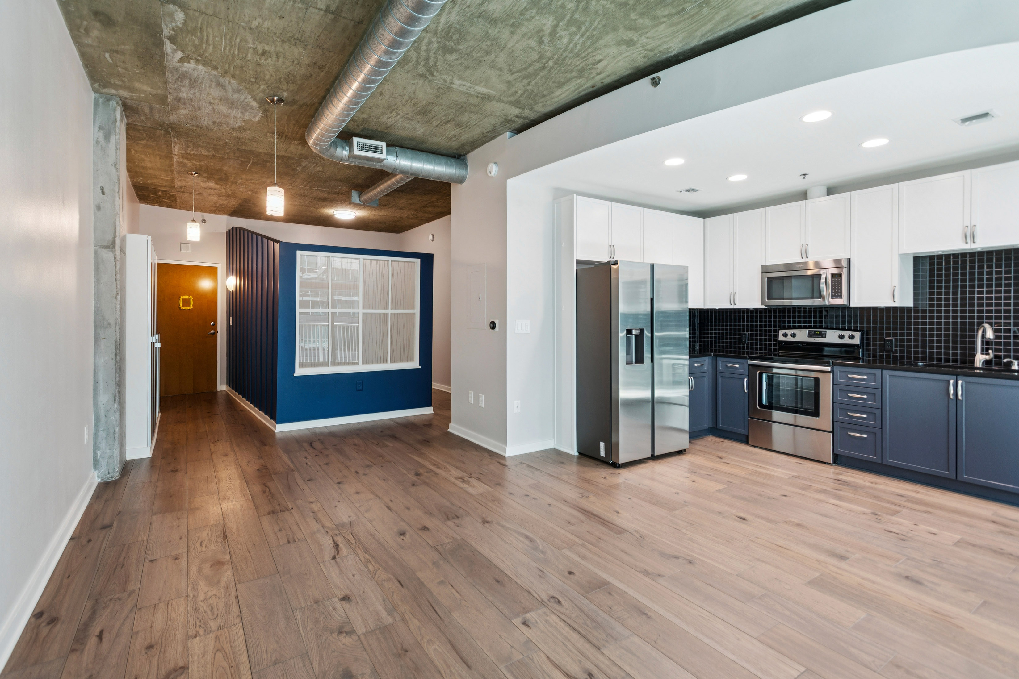  Updated Midtown Condo with Floor-To-Ceiling Windows - 物件實景