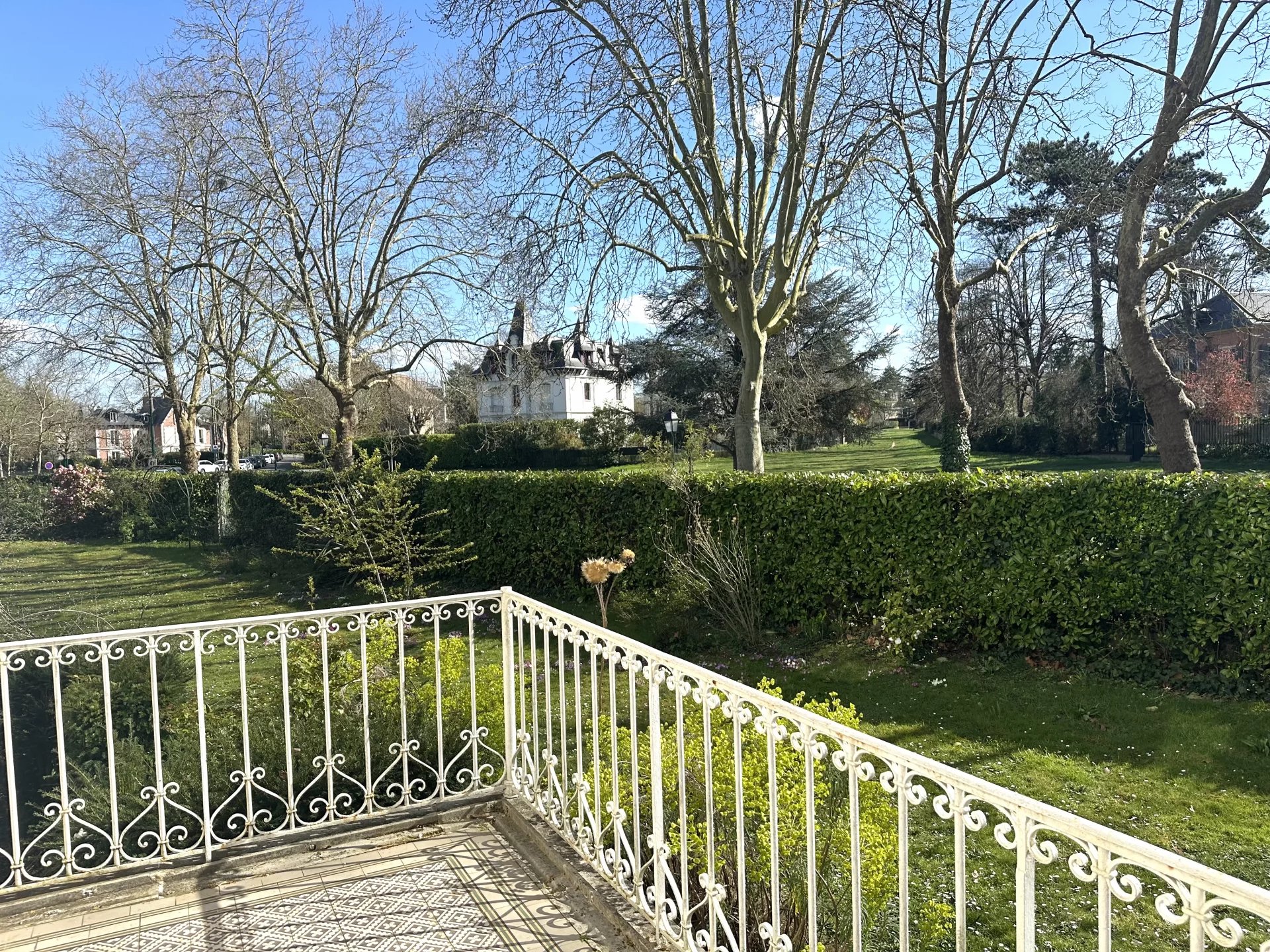 Le Vésinet, Île-de-France, 78110, FR, 7 Bedrooms Bedrooms, ,3 BathroomsBathrooms,Residential,For Sale,1994787