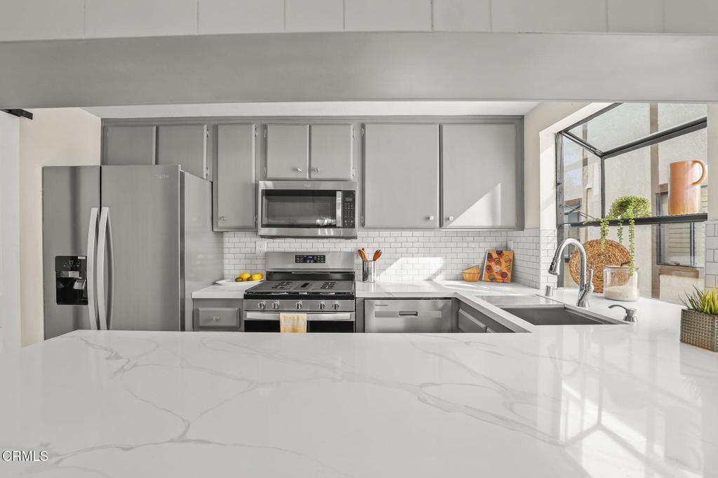 Pasadena, California, 91101, United States, 2 Bedrooms Bedrooms, ,2 BathroomsBathrooms,Residential,For Sale,1989436