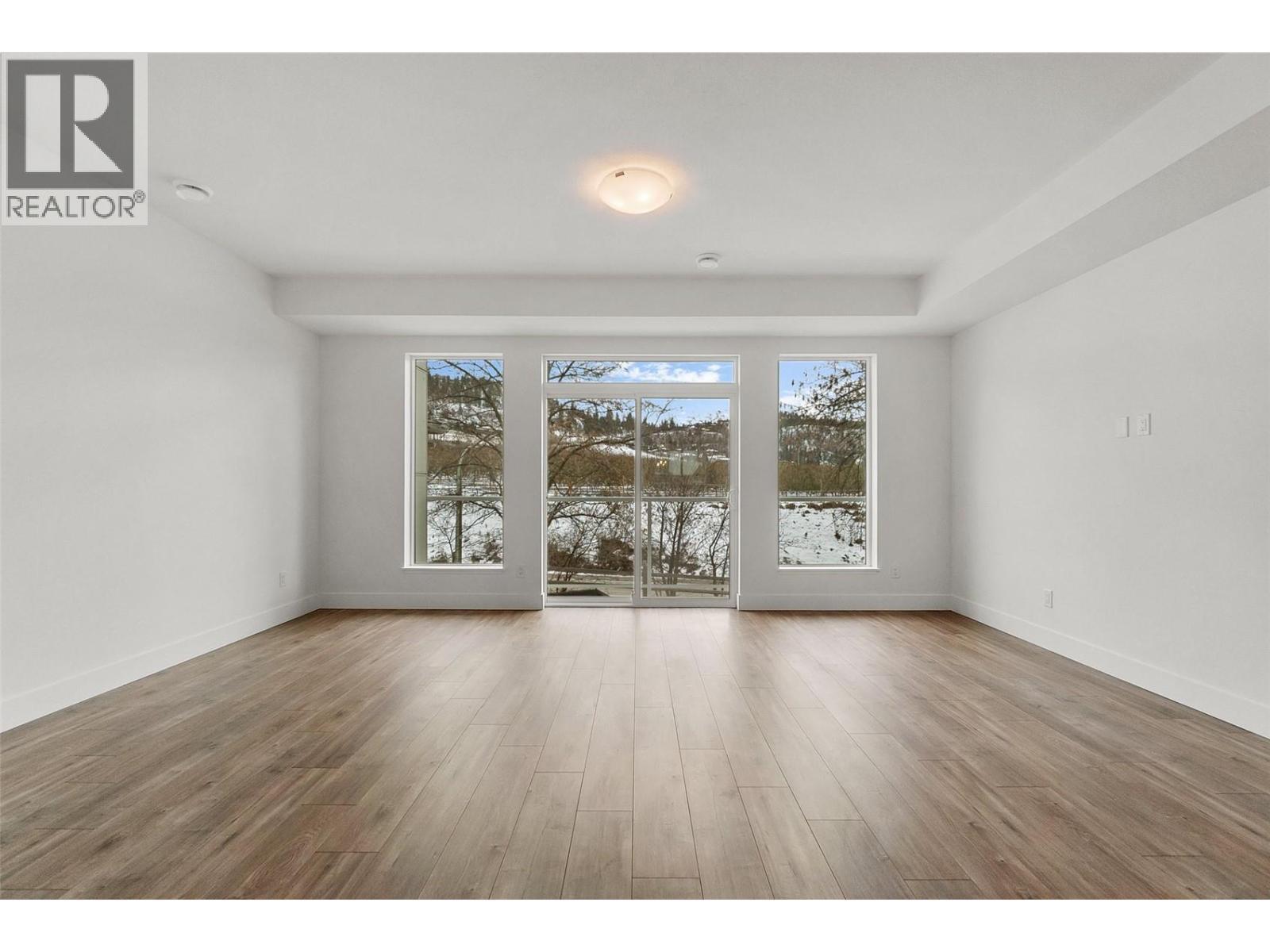 KELOWNA, British Columbia, V1V 2E6, CA, 4 Bedrooms Bedrooms, ,3 BathroomsBathrooms,Residential,For Sale,1960761