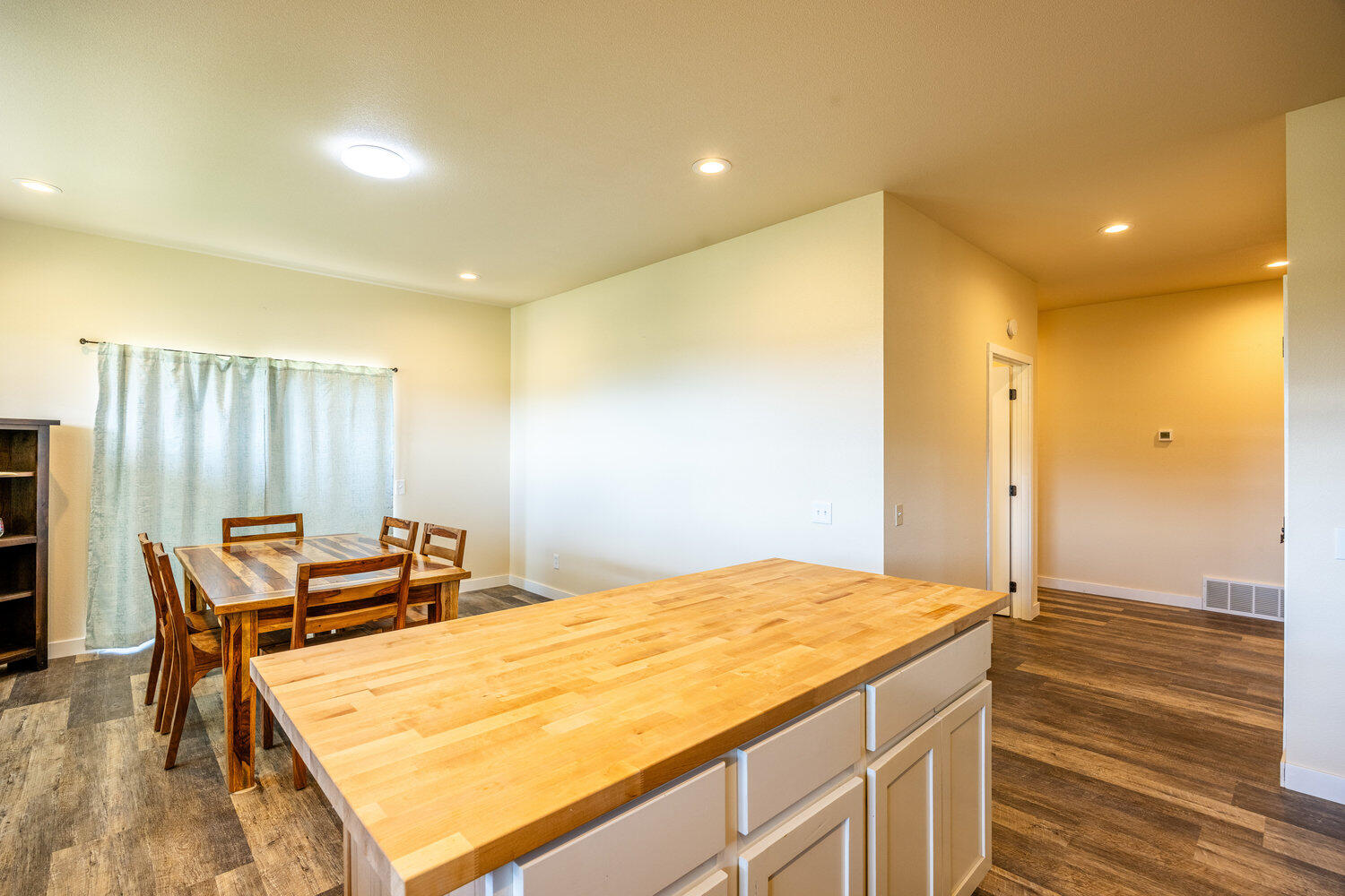 Sheridan, Wyoming, 82801, United States, 3 Bedrooms Bedrooms, ,2 BathroomsBathrooms,Residential,For Sale,1906088