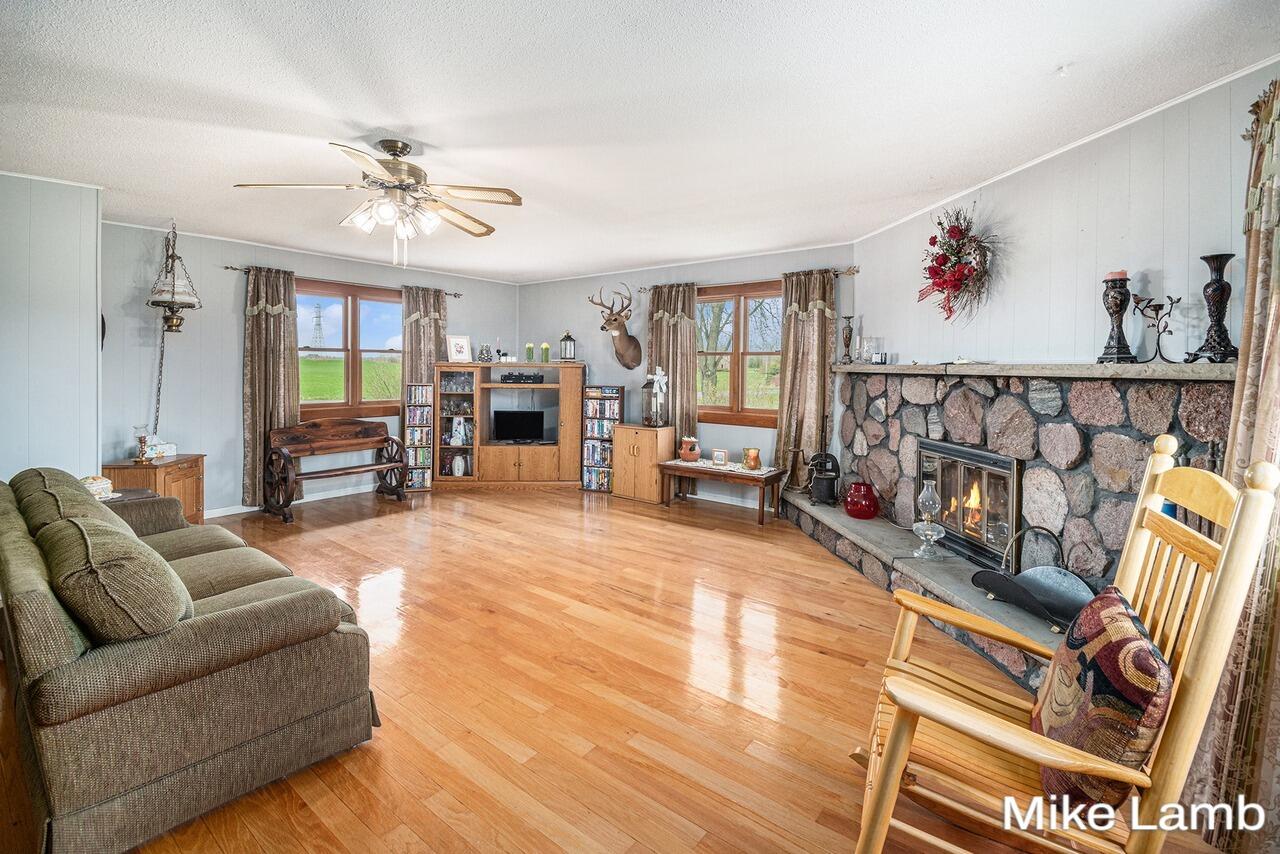 Kent City, Michigan, 49330, United States, 4 Bedrooms Bedrooms, ,1 BathroomBathrooms,Residential,For Sale,1793109