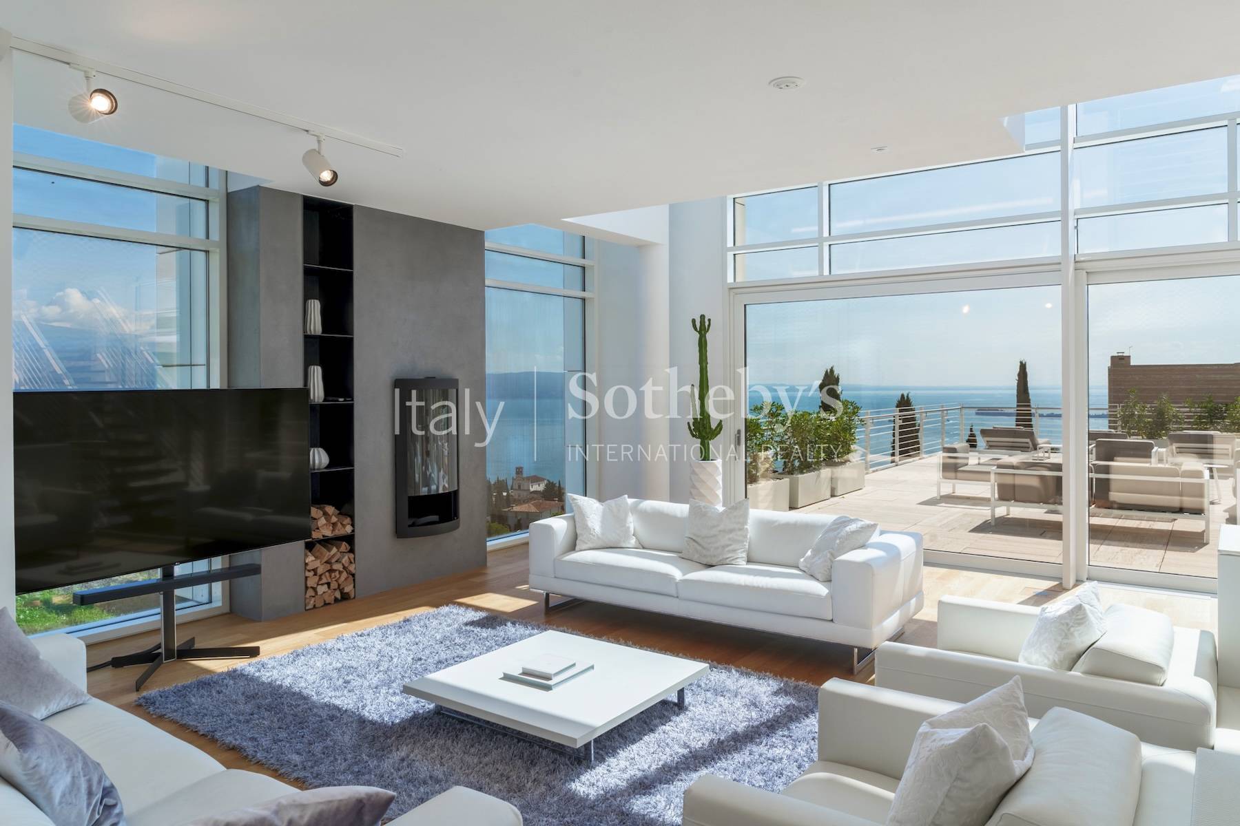  Lake view villa designed by architect Richard Meier - 物件實景