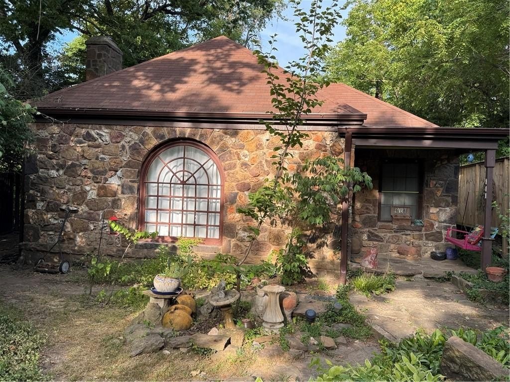 Fayetteville, Arkansas, 72701, United States, 2 Bedrooms Bedrooms, ,2 BathroomsBathrooms,Residential,For Sale,1980541