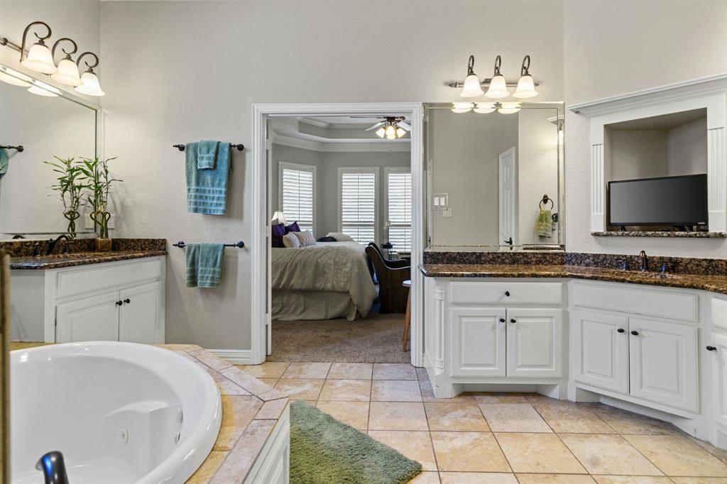 Lakeside, Texas, 76108, United States, 4 Bedrooms Bedrooms, ,3 BathroomsBathrooms,Residential,For Sale,1796738