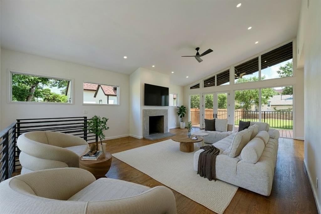 Dallas, Texas, 75211, United States, 4 Bedrooms Bedrooms, ,3 BathroomsBathrooms,Residential,For Sale,1978009