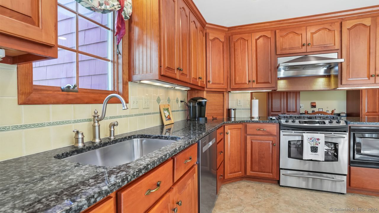 Orange, Connecticut, 06477, United States, 3 Bedrooms Bedrooms, ,2 BathroomsBathrooms,Residential,For Sale,1932290