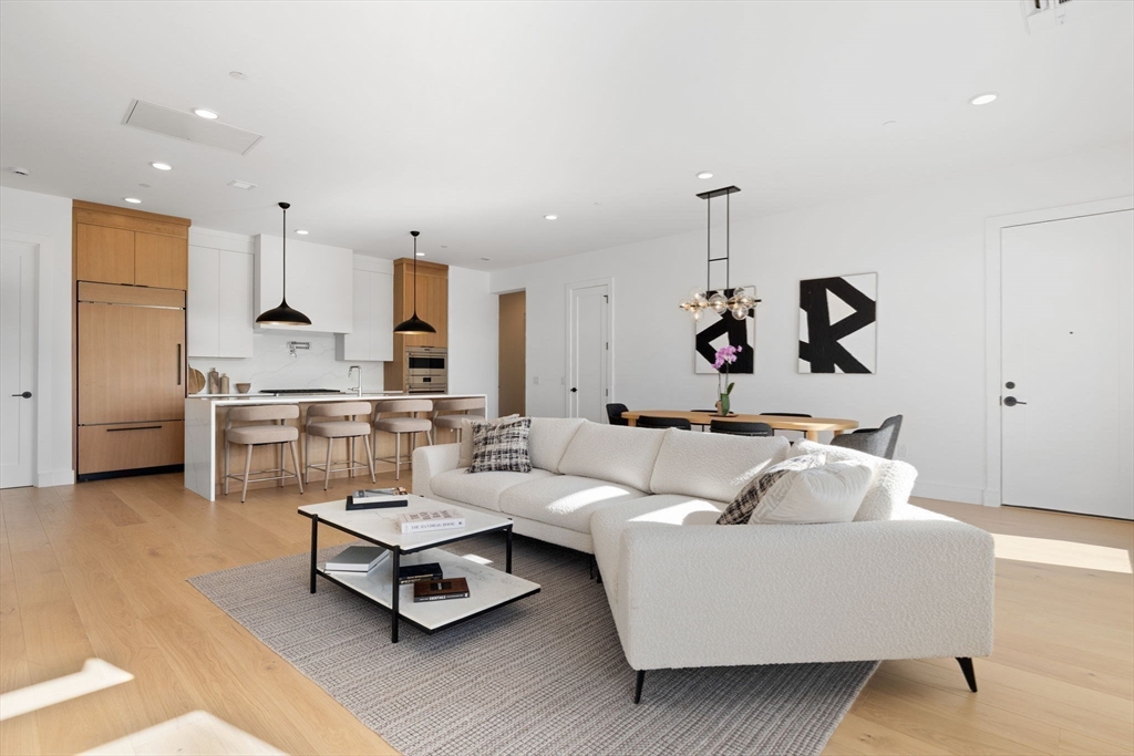 Brookline, Massachusetts, 02446, United States, 3 Bedrooms Bedrooms, ,4 BathroomsBathrooms,Residential,For Sale,1975462