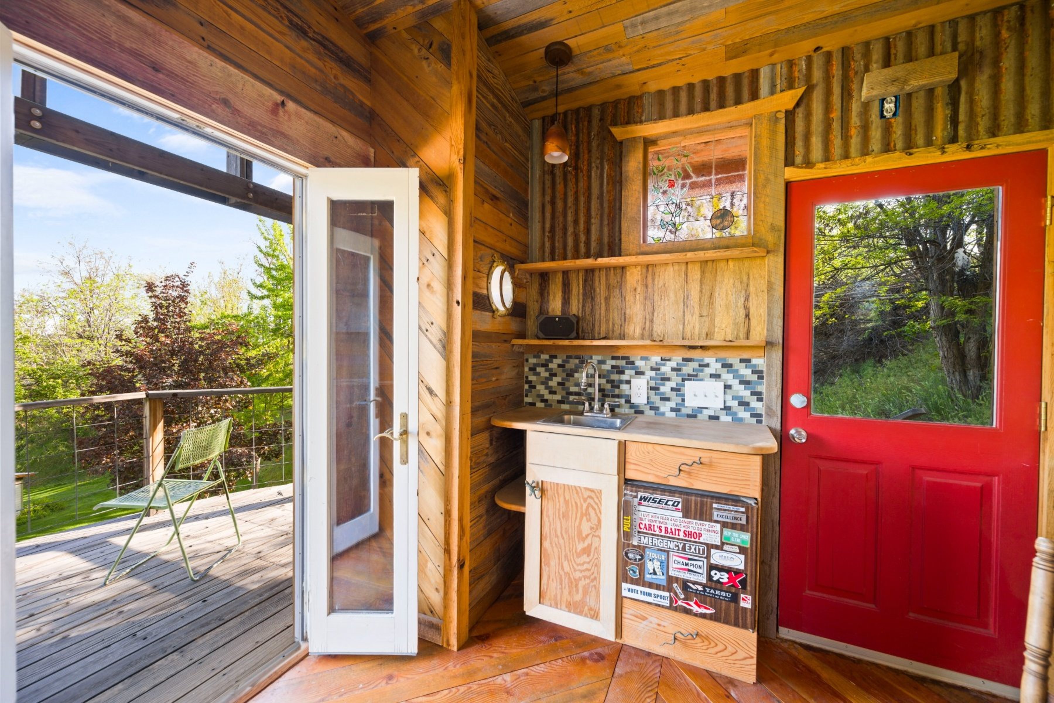  Opportunity to Subdivide - Build Homes With a City & Foothills View - 物件實景