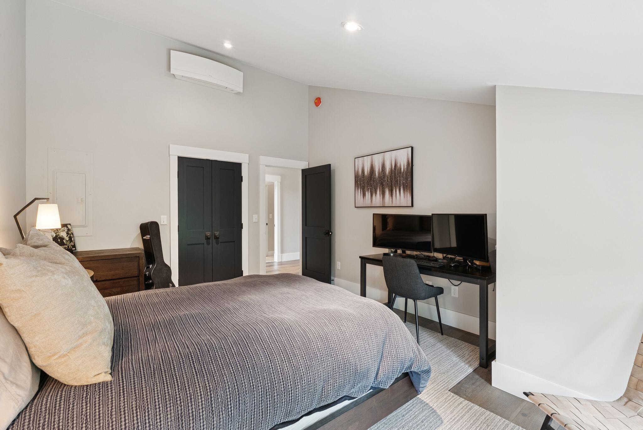 Falmouth, Maine, 04105, United States, 3 Bedrooms Bedrooms, ,4 BathroomsBathrooms,Residential,For Sale,1975511